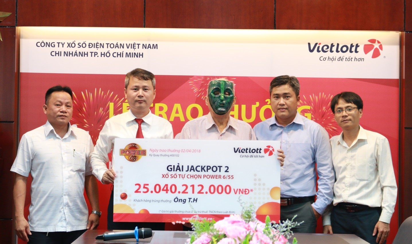 Cụ ông 84 tuổi bất ngờ thành tỷ phú nhờ trúng độc đắc Vietlott