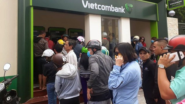 Sau “hoãn binh”, 4 ông lớn ngân hàng quyết tăng phí ATM