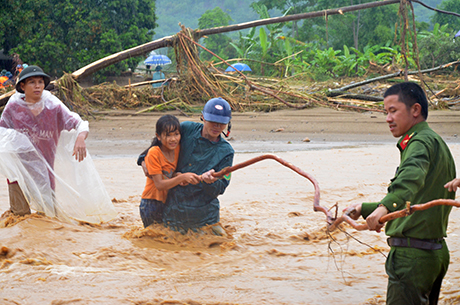 Môi trường - Yên Bái huy động hơn 17.000 người tìm kiếm cứu nạn, ứng phó mưa lũ