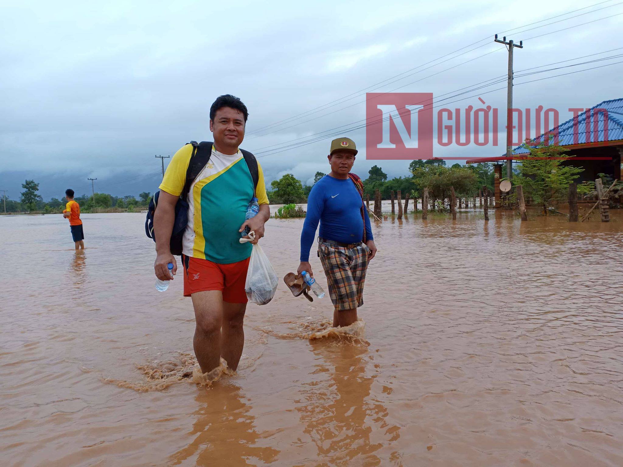 Tin nhanh - Vỡ đập thủy điện ở Lào: Chuyến hàng cứu trợ đầu tiên vào tâm lũ  (Hình 5).