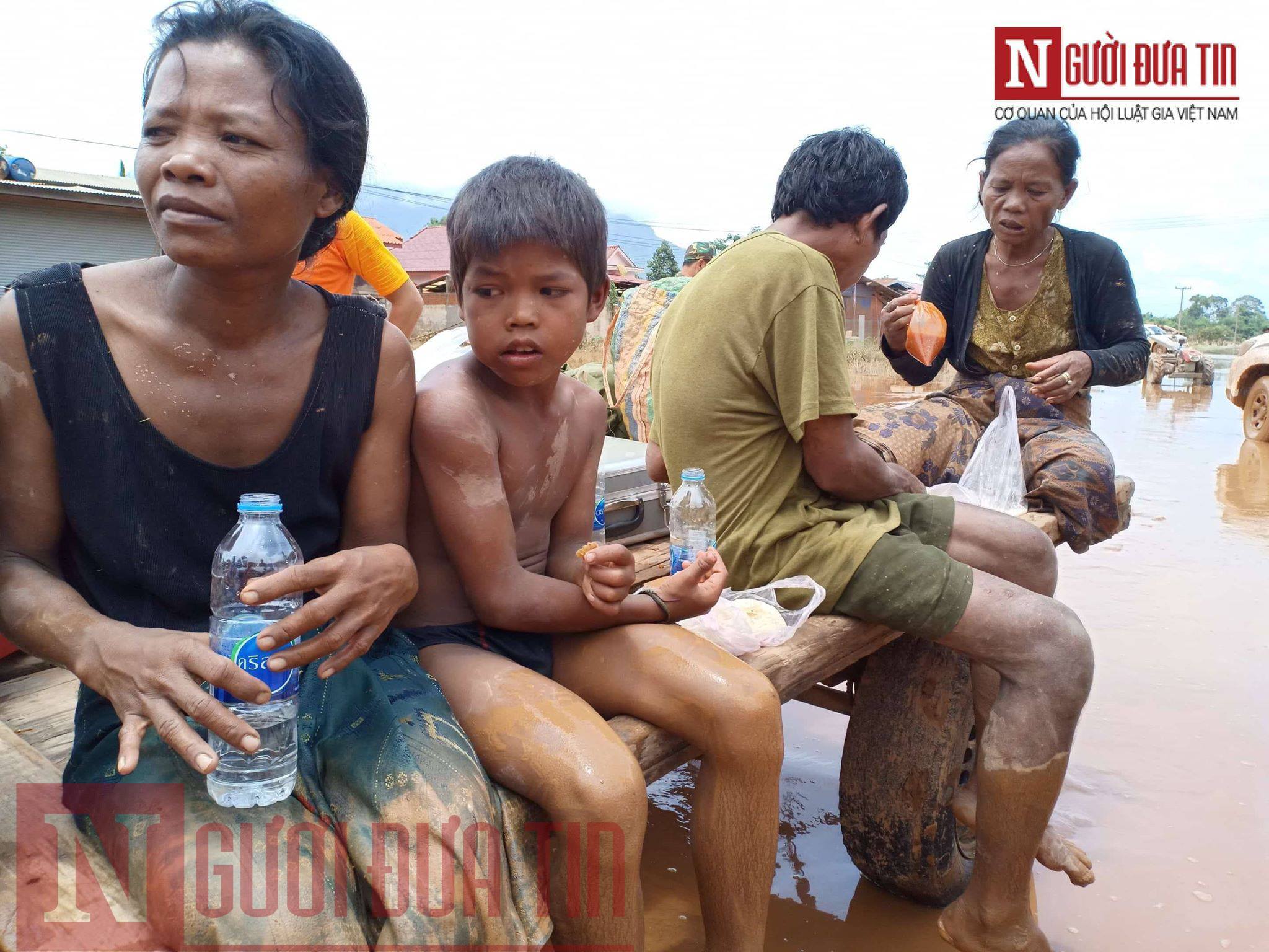 Tin nhanh - Vỡ đập thủy điện Lào: Cận cảnh công tác cứu hộ tại nơi cơn lũ vừa càn quét (Hình 3).