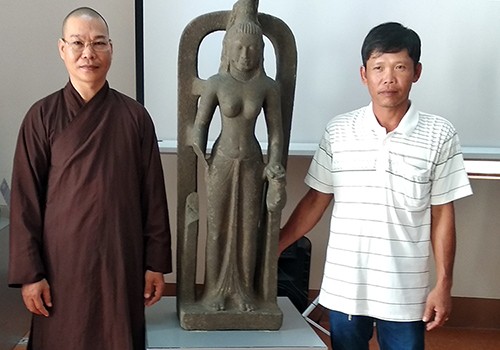 Văn hoá - Được thưởng 75 triệu đồng vì hiến tặng tượng cổ 7,5 tỷ