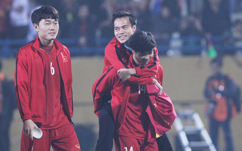 Thể thao - Văn Toàn sang Philippines đá bán kết AFF Cup trên chuyến bay đặc biệt