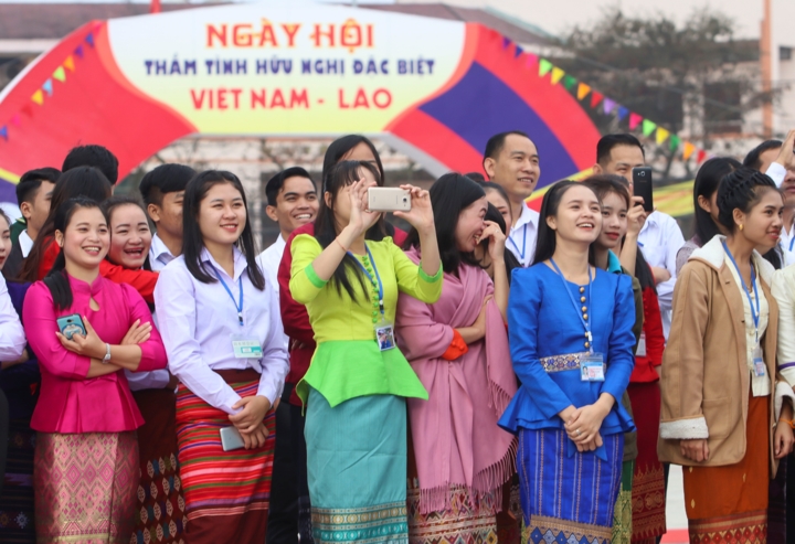 Chính trị - “Thắm tình hữu nghị đặc biệt Việt Nam - Lào” (Hình 2).