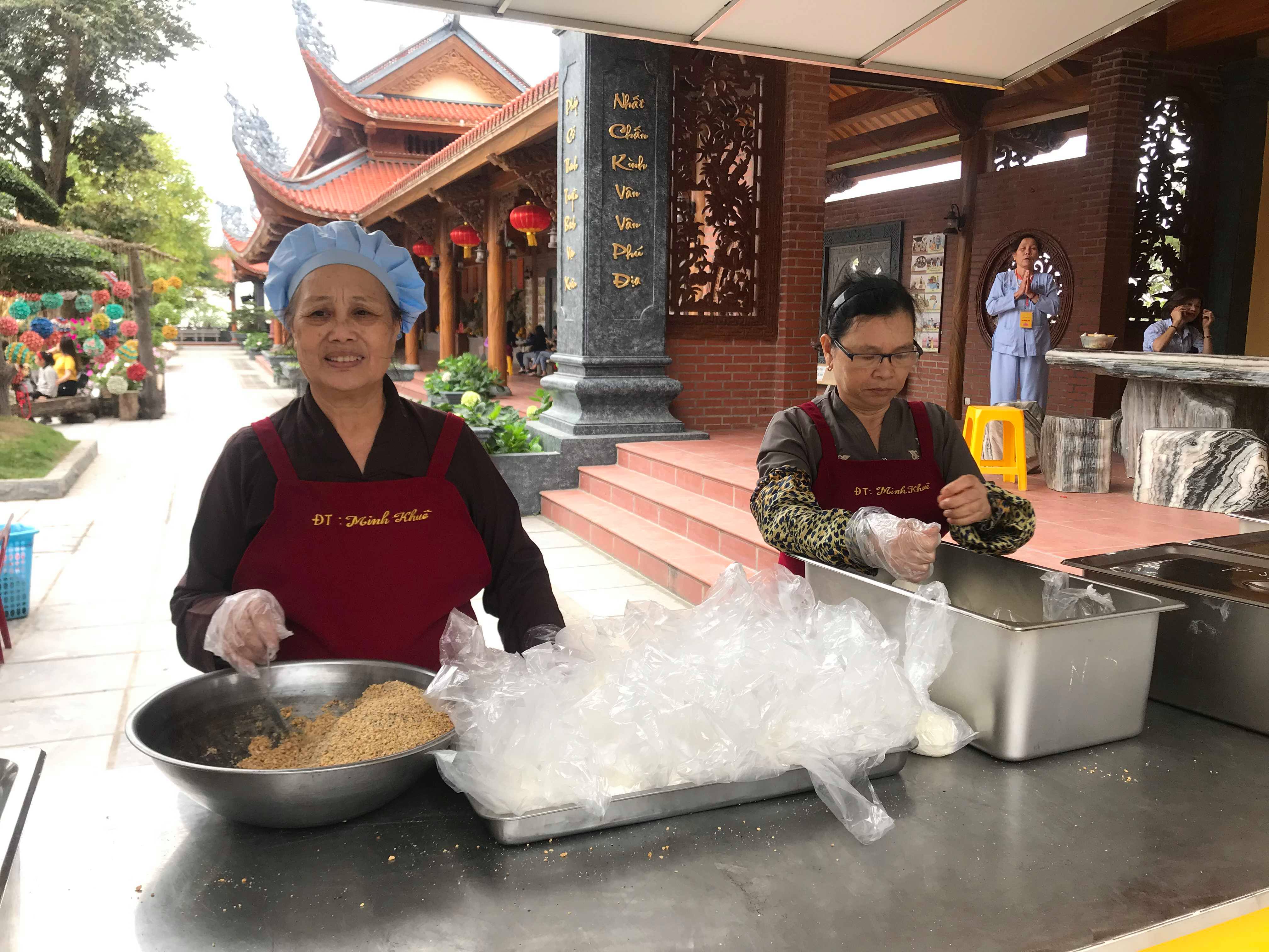 Tin nhanh - Chùm ảnh: Chùa Ba Vàng sau khi ngừng 'truyền vong báo oán' (Hình 13).