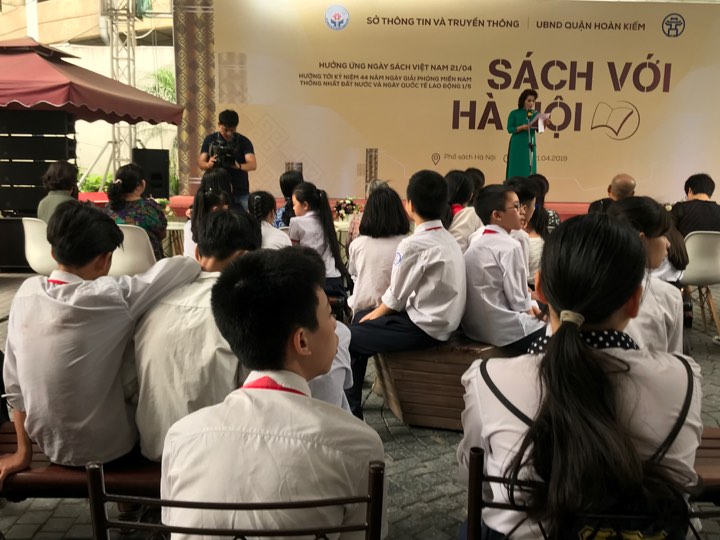 Văn hoá - Phố sách tưng bừng ngày hội “Sách với Hà Nội” 2019 (Hình 4).