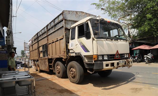 An ninh - Hình sự - Bị yêu cầu kiểm tra, lái xe bỏ trốn để lại hàng trăm nồi cơm điện, điều hoà