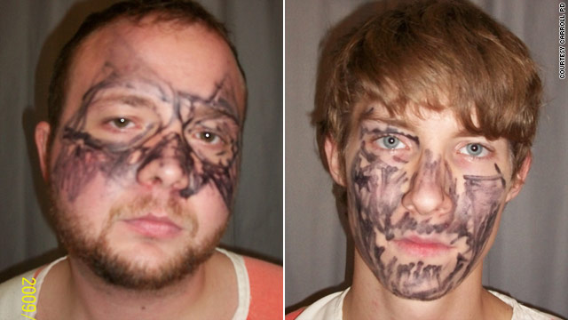 An ninh - Hình sự - Tự vẽ mặt nạ bằng bút dạ vĩnh viễn, 2 tên cướp không thể xóa vết tích trên mặt