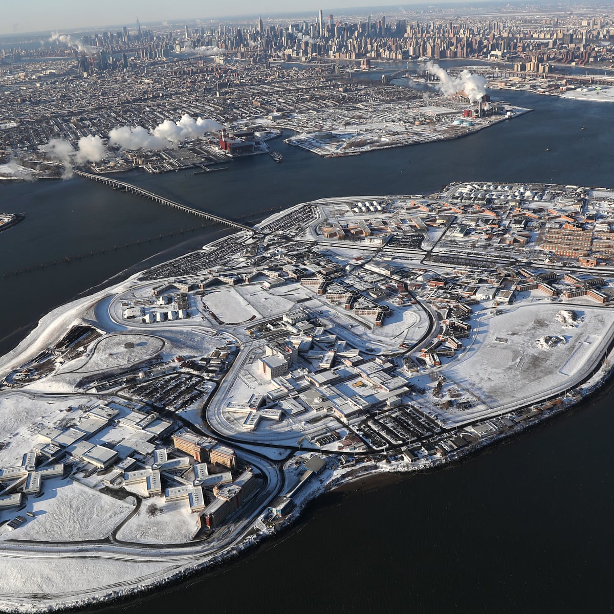 An ninh - Hình sự - Điều khiến Rikers Island được mệnh danh là 'đảo tra tấn'  - nỗi khiếp đảm của tù nhân Mỹ