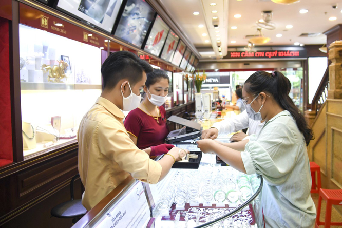 Tài chính - Ngân hàng - Giá vàng ngày 27/6: Vàng trở lại cuộc đua sau chuỗi ngày ảm đạm?