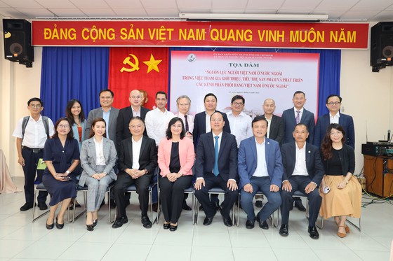 Kinh tế vĩ mô - Phát huy nguồn lực doanh nhân người Việt ở nước ngoài để xuất khẩu hàng hóa 