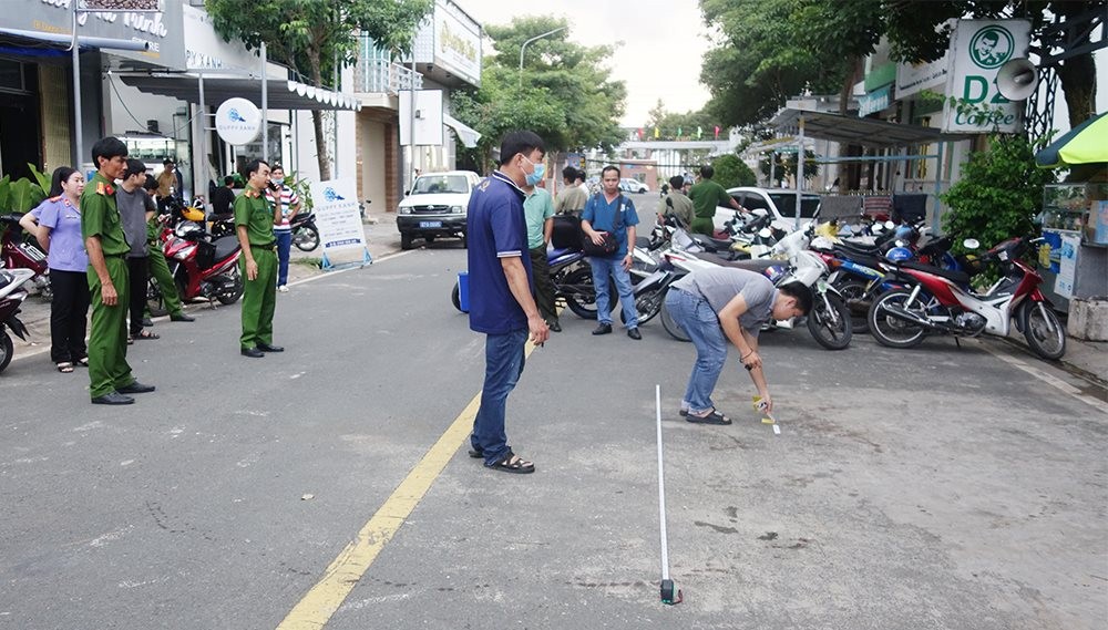 An ninh - Hình sự - Bắt thiếu niên 14 tuổi đâm người khác tử vong tại quán bi-da