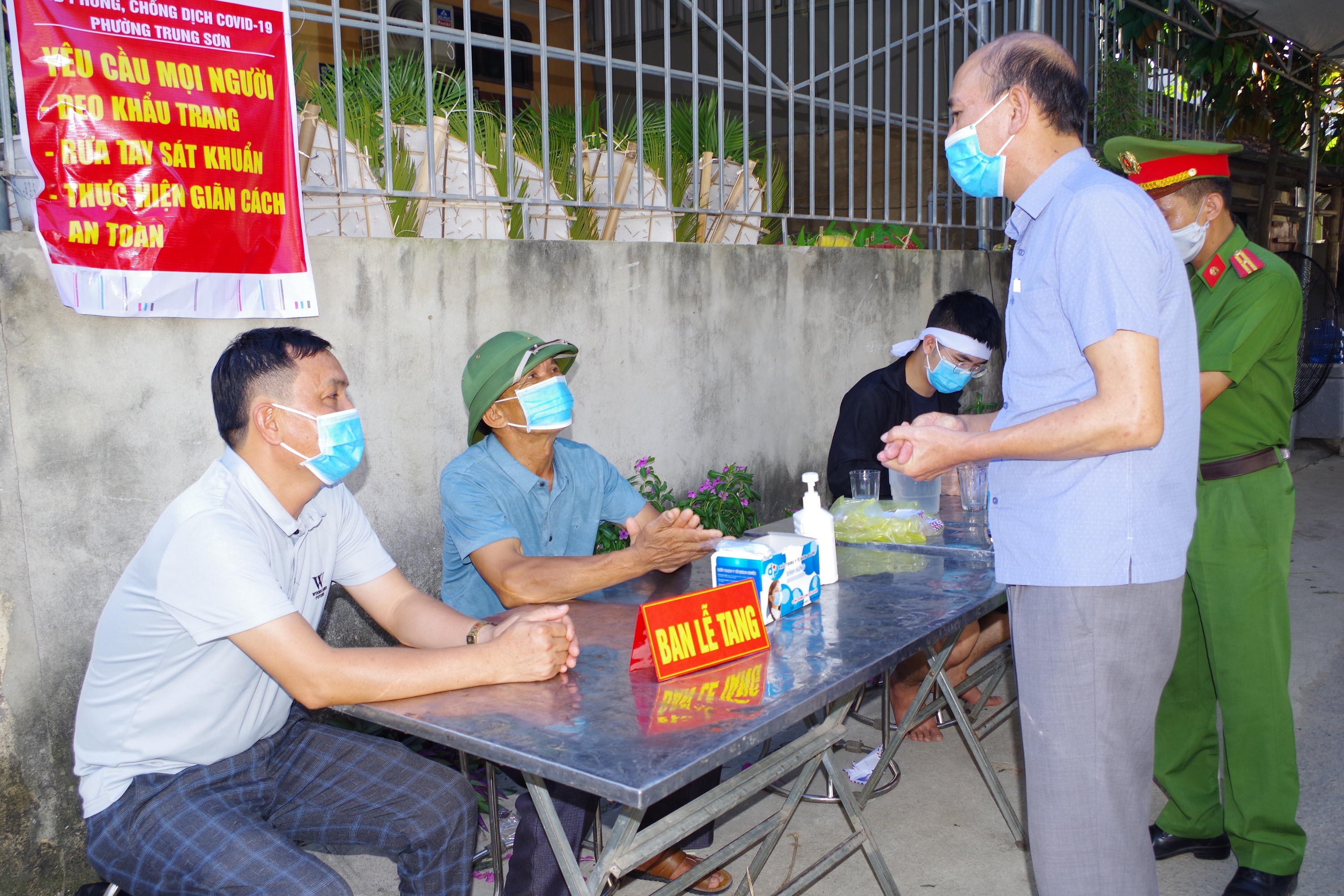 Gia đình - Chiến sĩ không thể về quê chịu tang khi liên tiếp mất hai người thân  (Hình 4).