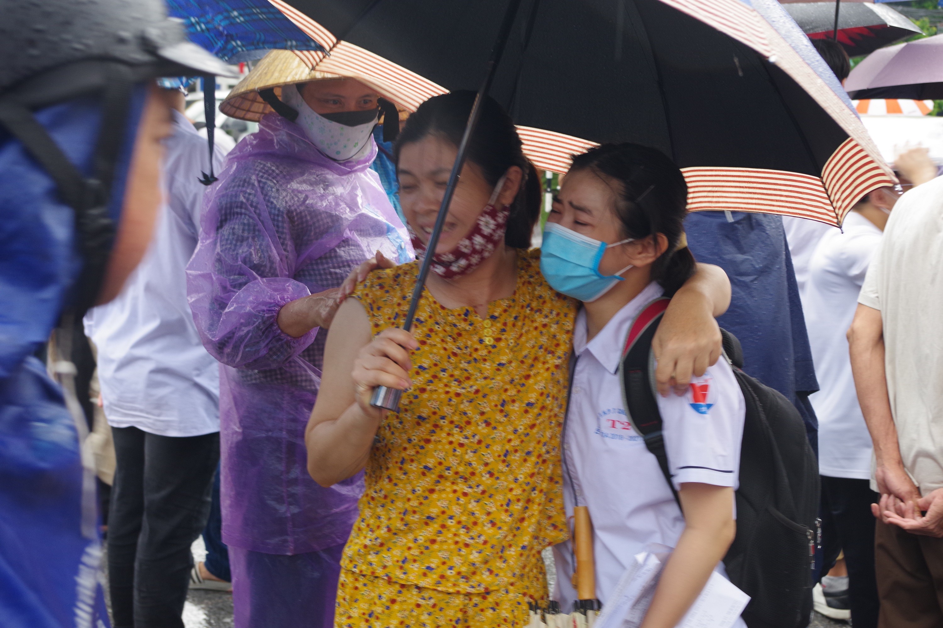 Giáo dục - Những khoảnh khắc khó quên trong ngày thi đầu tiên tại Thanh Hoá (Hình 11).