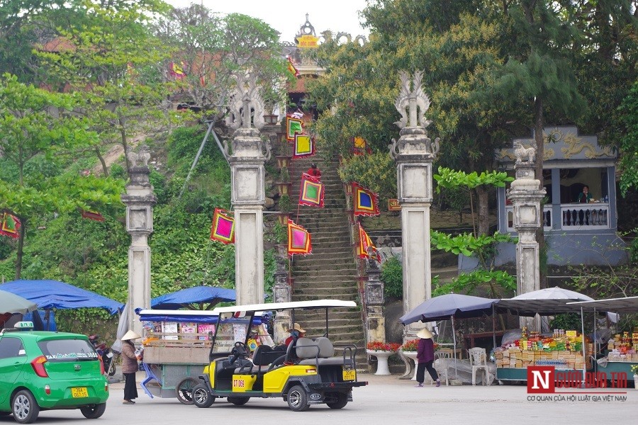 Văn hoá - Khung cảnh 'nhếch nhác' cạnh ngôi đền linh thiêng bậc nhất Tp.Sầm Sơn (Hình 12).