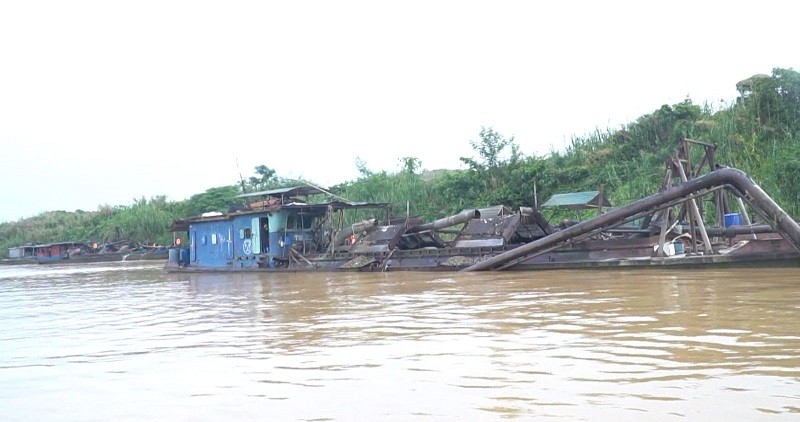 An ninh - Hình sự - Thanh Hóa: Bắt giữ đoàn thuyền 'cát tặc' (Hình 2).