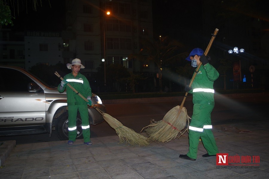 Dân sinh - Những đêm không ngủ của công nhân môi trường tại Tp.Sầm Sơn