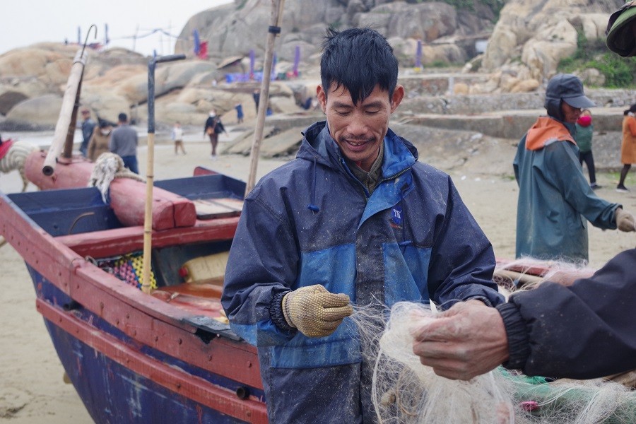 Dân sinh - Thanh Hóa: Ngư dân phấn khởi 'đi thấp' kiếm tiền triệu ngày đầu năm (Hình 2).