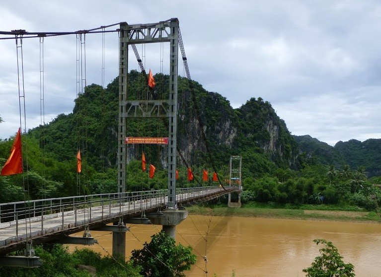 Dân sinh - Thanh Hóa: Hiểm họa rình rập trên cầu treo Cẩm Lương bỏ hoang   (Hình 2).