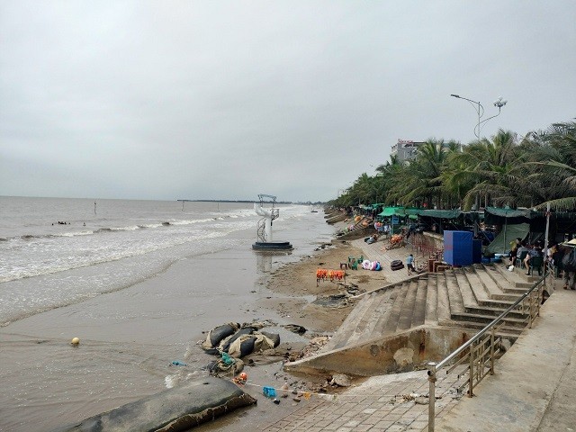 Dân sinh - Thanh Hóa: Những 'nét chấm'... phá biển Hải Tiến (Hình 8).