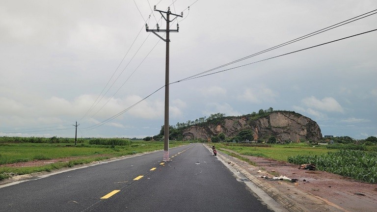 Dân sinh - Thanh Hóa: Di dời cột điện nằm giữa đường gây tai nạn giao thông