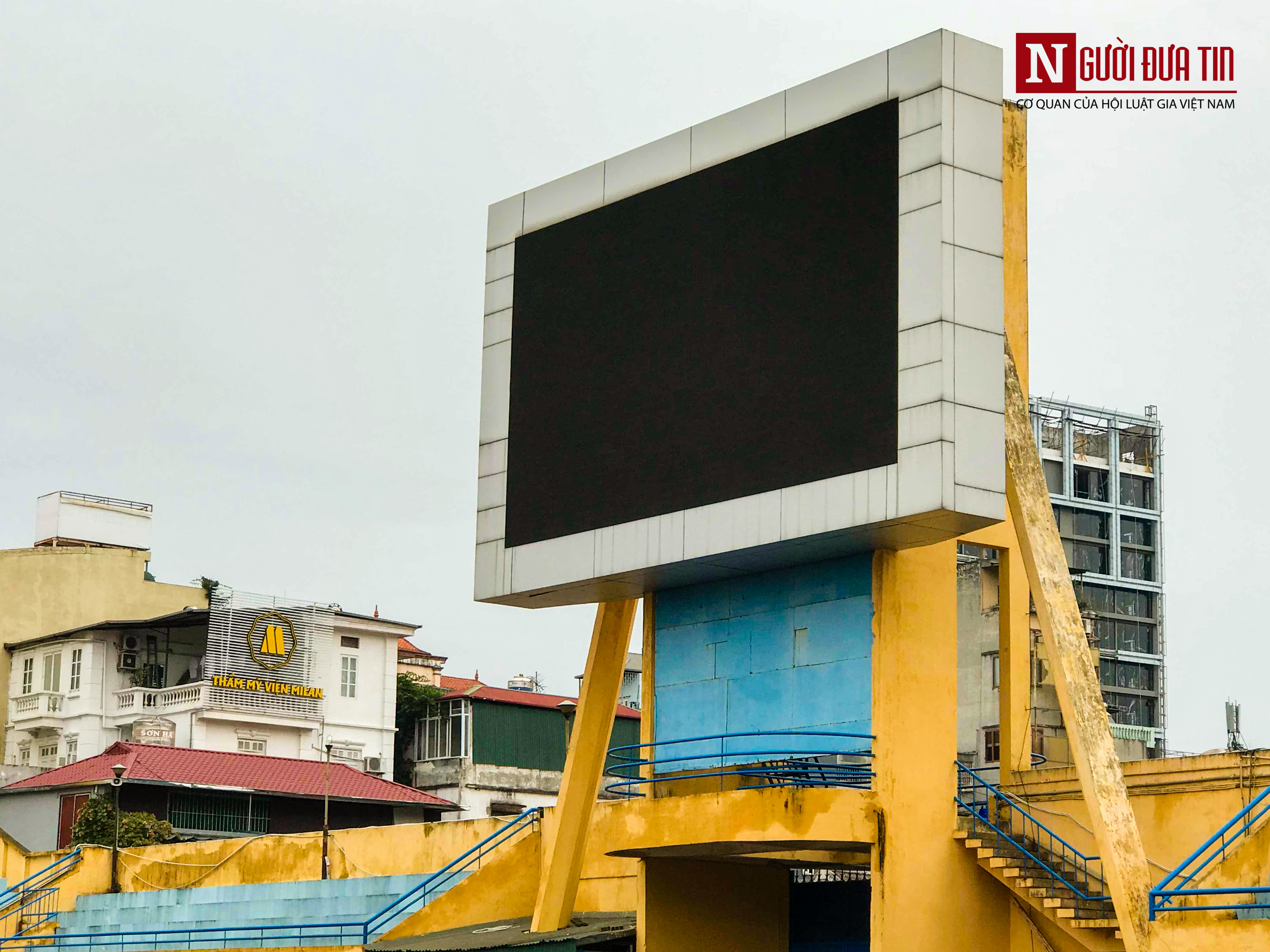 Bảng điện tử thể hiện các thông số trong trận đấu.