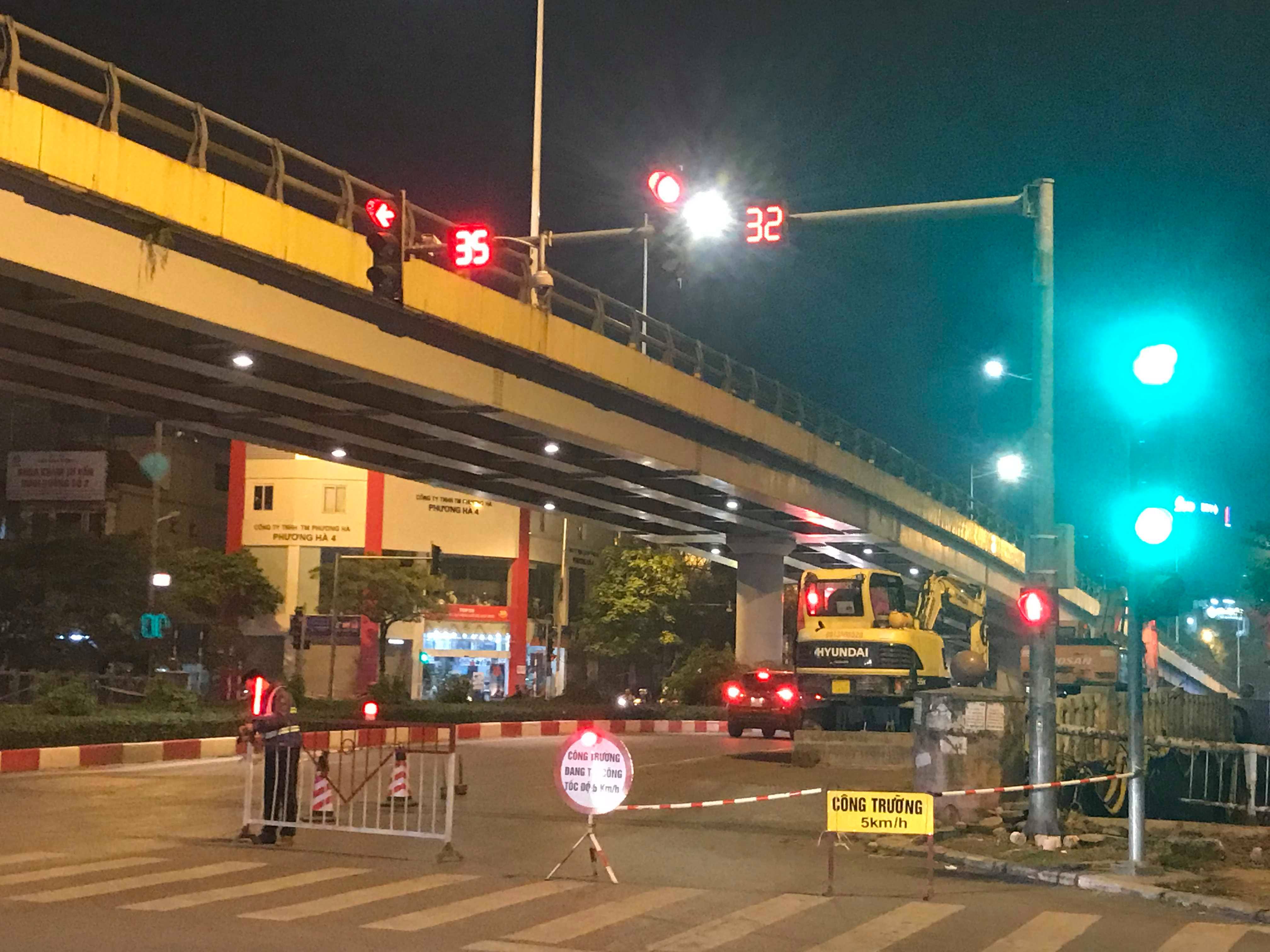 Tin nhanh - Hà Nội: Xuyên đêm cắt xén vỉa hè (Hình 6).