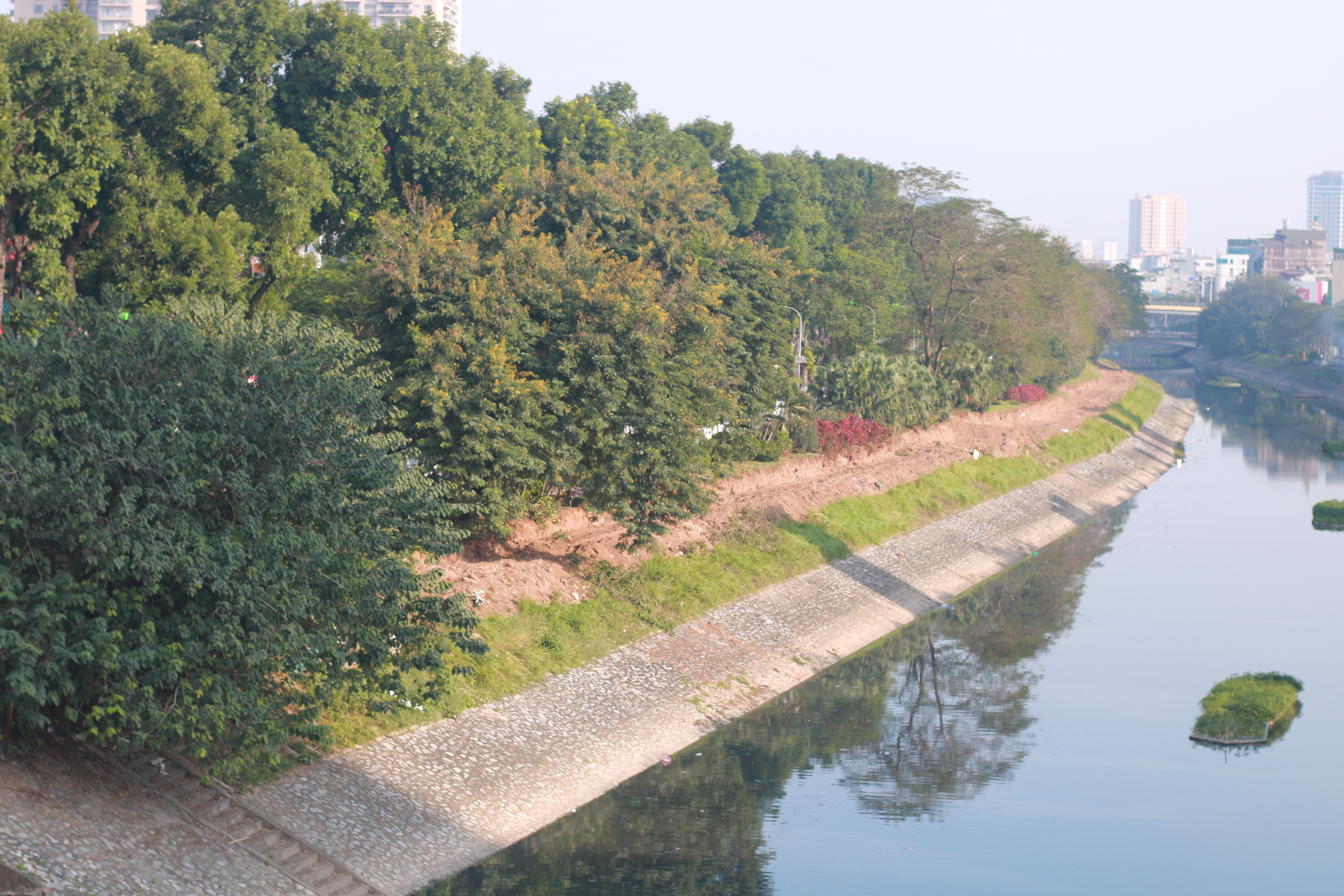 Tin nhanh - Hà Nội: Xuyên đêm cắt xén vỉa hè (Hình 3).