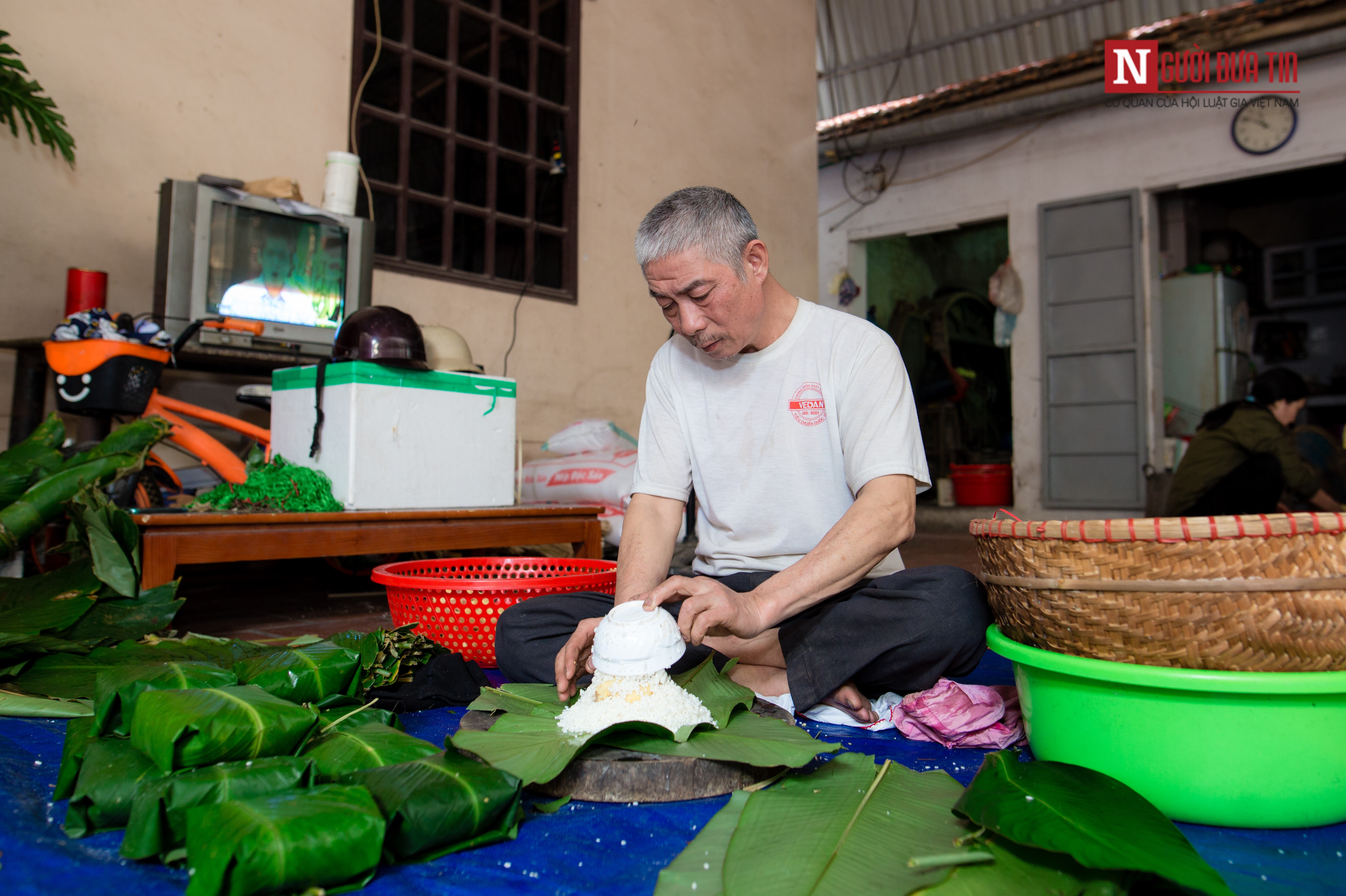 Dân sinh - Làng nghề bánh chưng hối hả ngày cận tết (Hình 5).