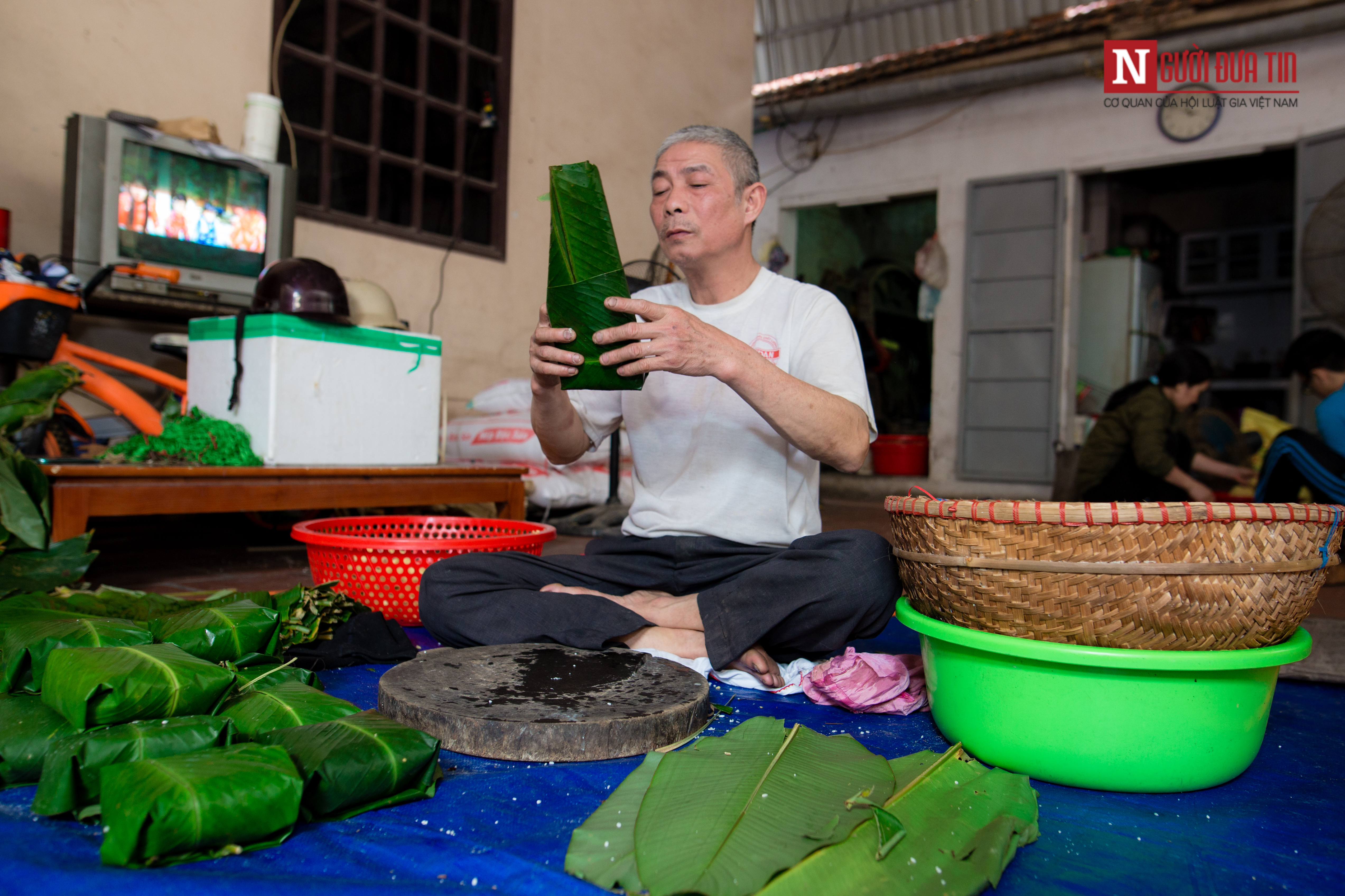 Dân sinh - Làng nghề bánh chưng hối hả ngày cận tết (Hình 7).