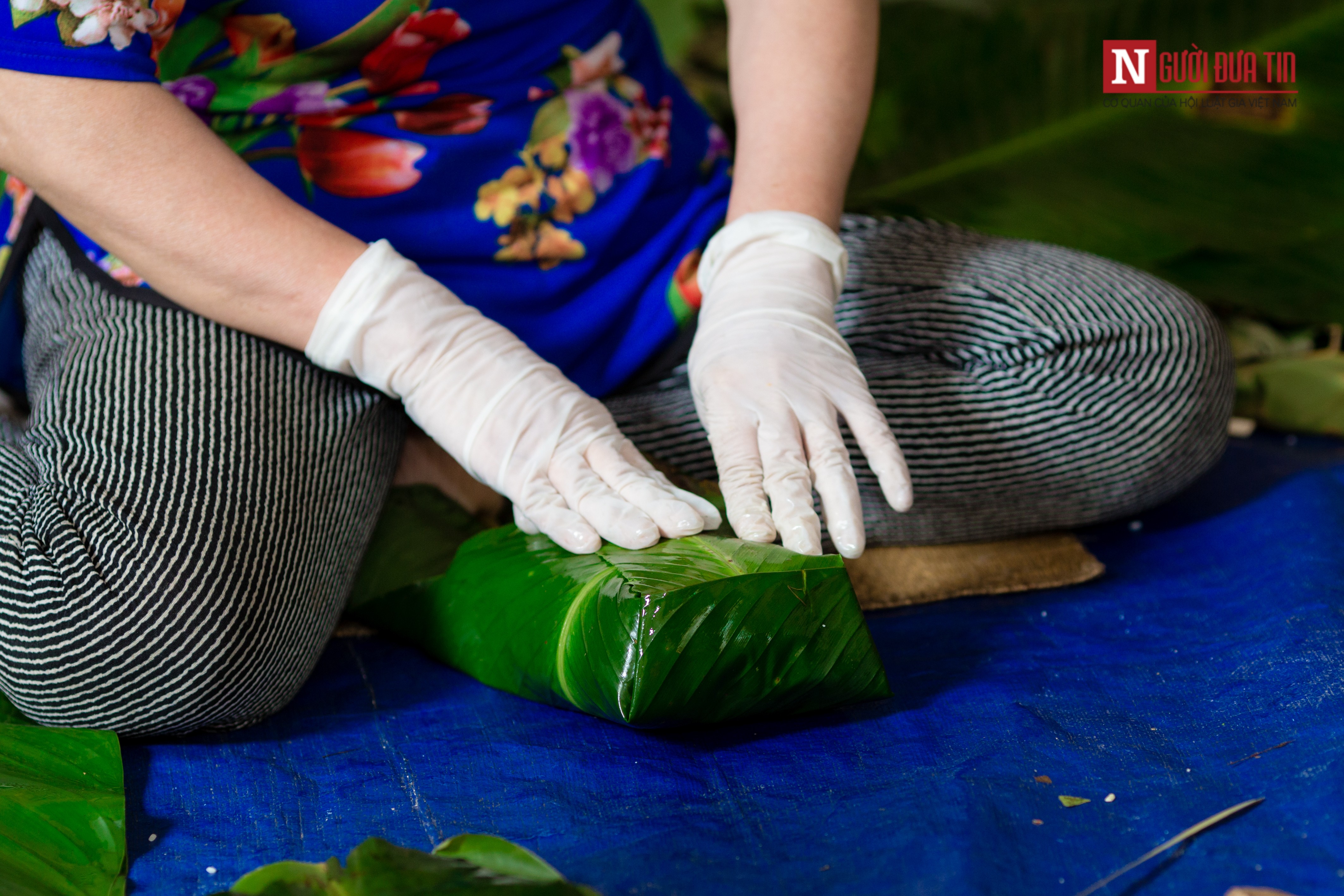Dân sinh - Làng nghề bánh chưng hối hả ngày cận tết (Hình 6).