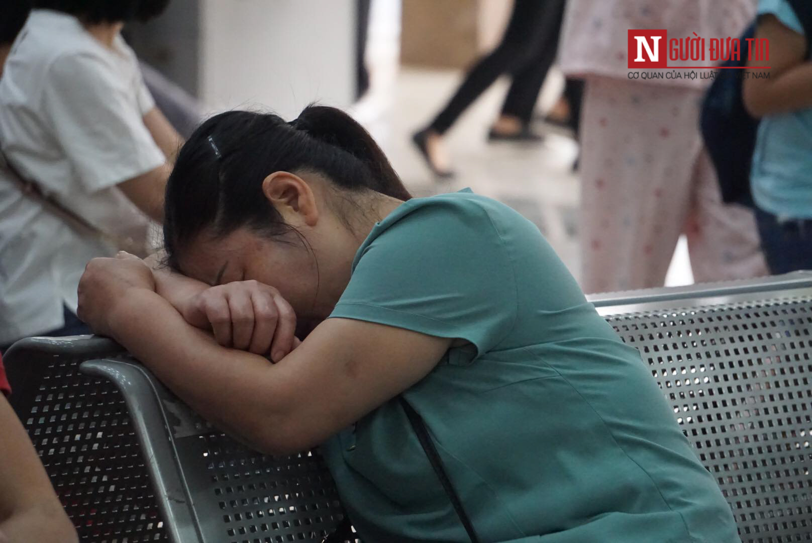 Tin nhanh - Người dân ùn ùn về quê nghỉ lễ Giỗ tổ Hùng Vương (Hình 4).