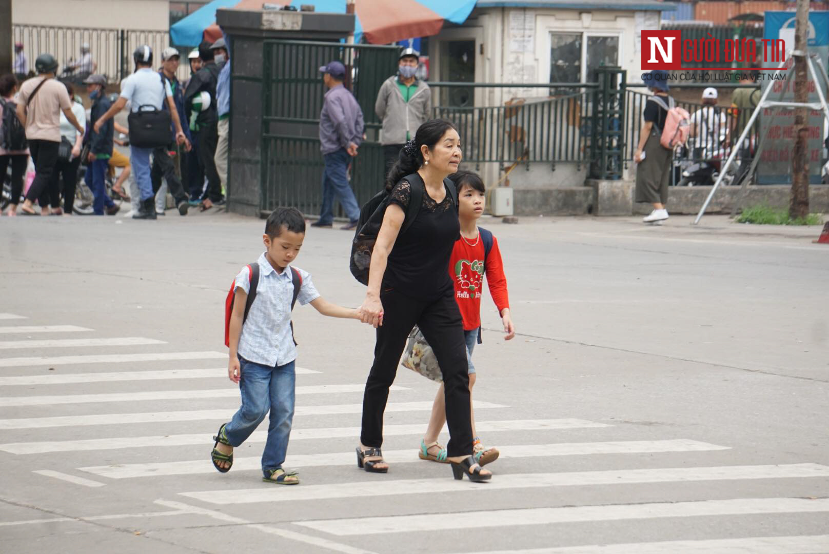 Tin nhanh - Người dân ùn ùn về quê nghỉ lễ Giỗ tổ Hùng Vương (Hình 2).