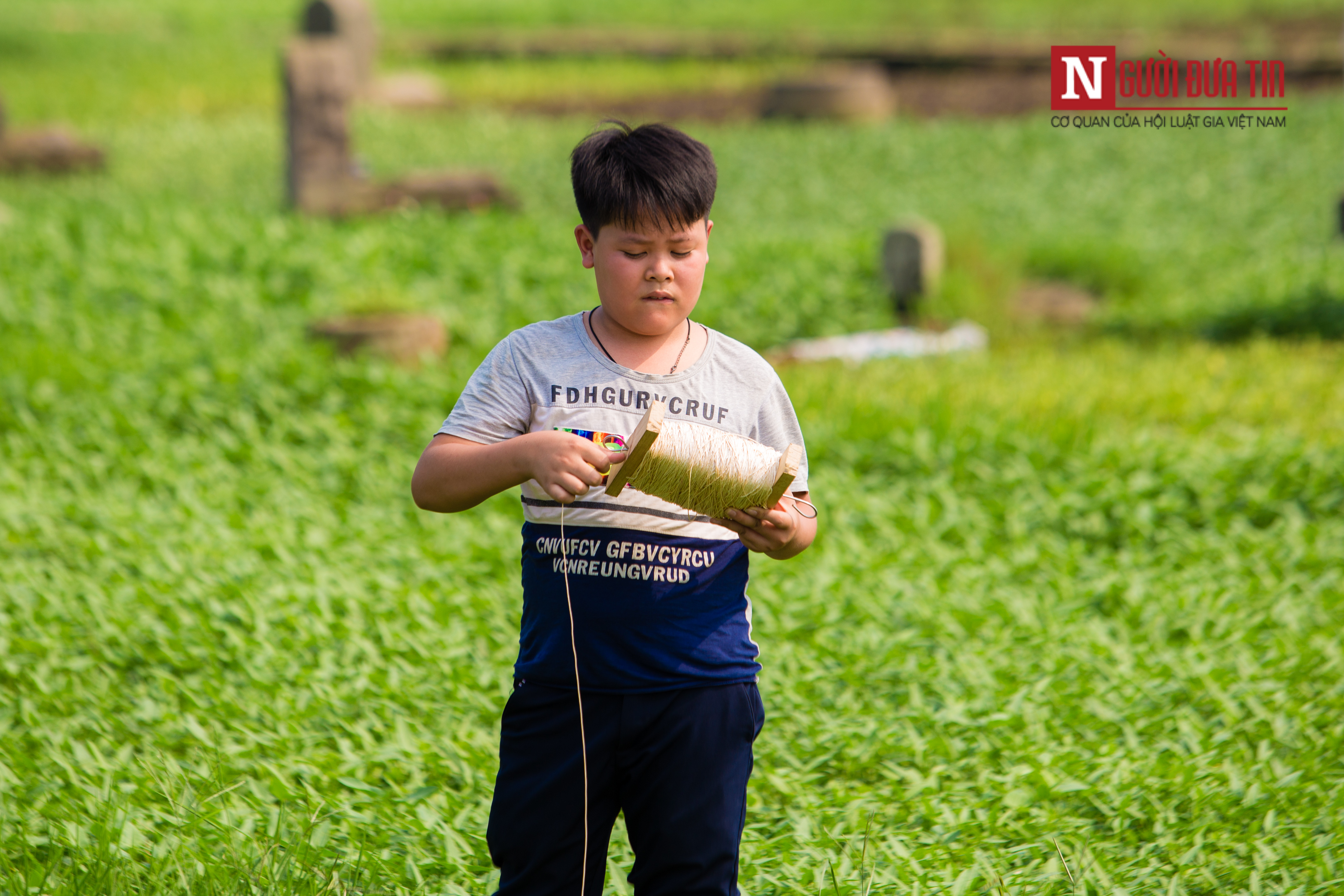 Tin nhanh - [Chùm ảnh] Ngày hội làng thả diều - Cho tôi xin một vé đi tuổi thơ (Hình 2).