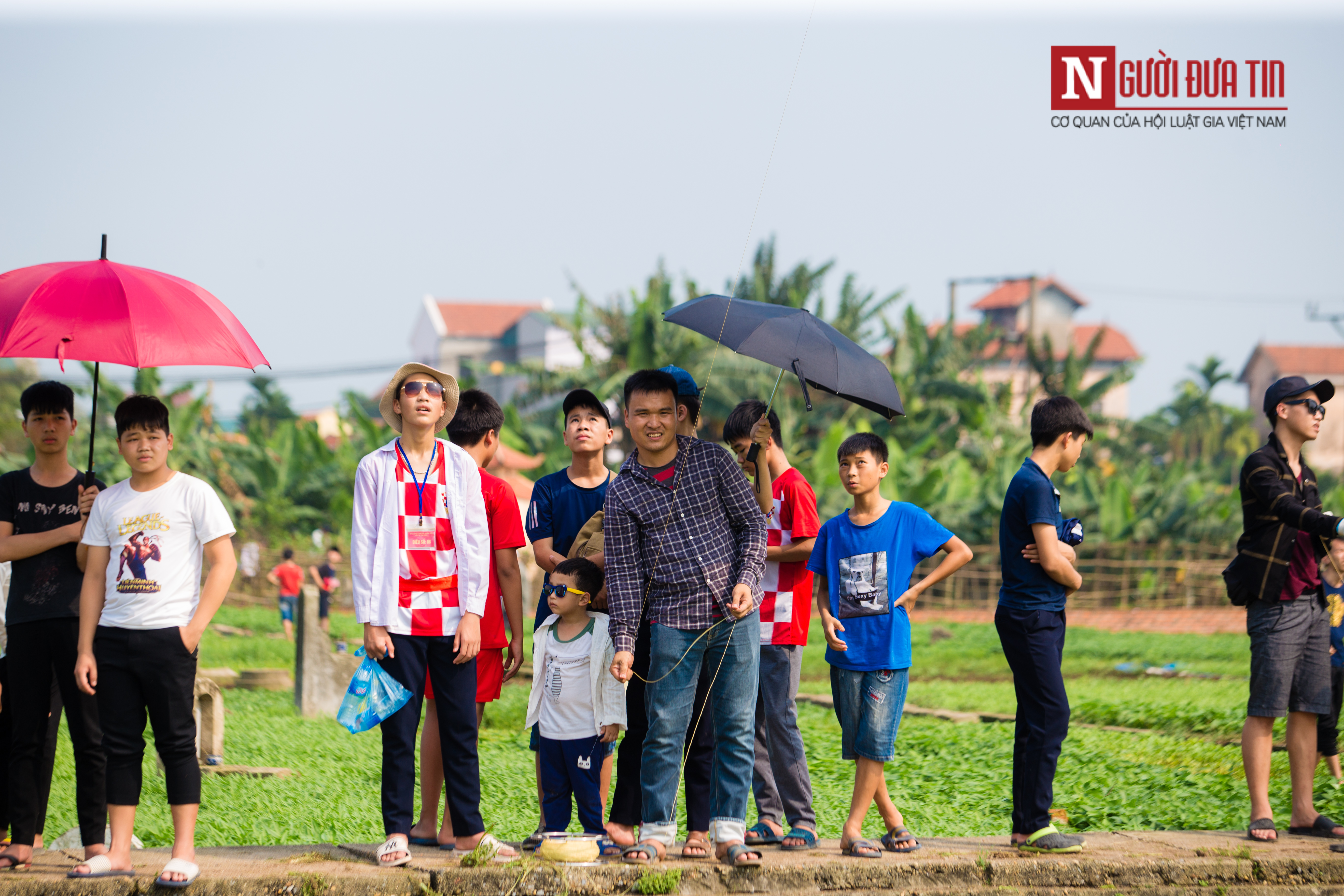 Tin nhanh - [Chùm ảnh] Ngày hội làng thả diều - Cho tôi xin một vé đi tuổi thơ (Hình 11).