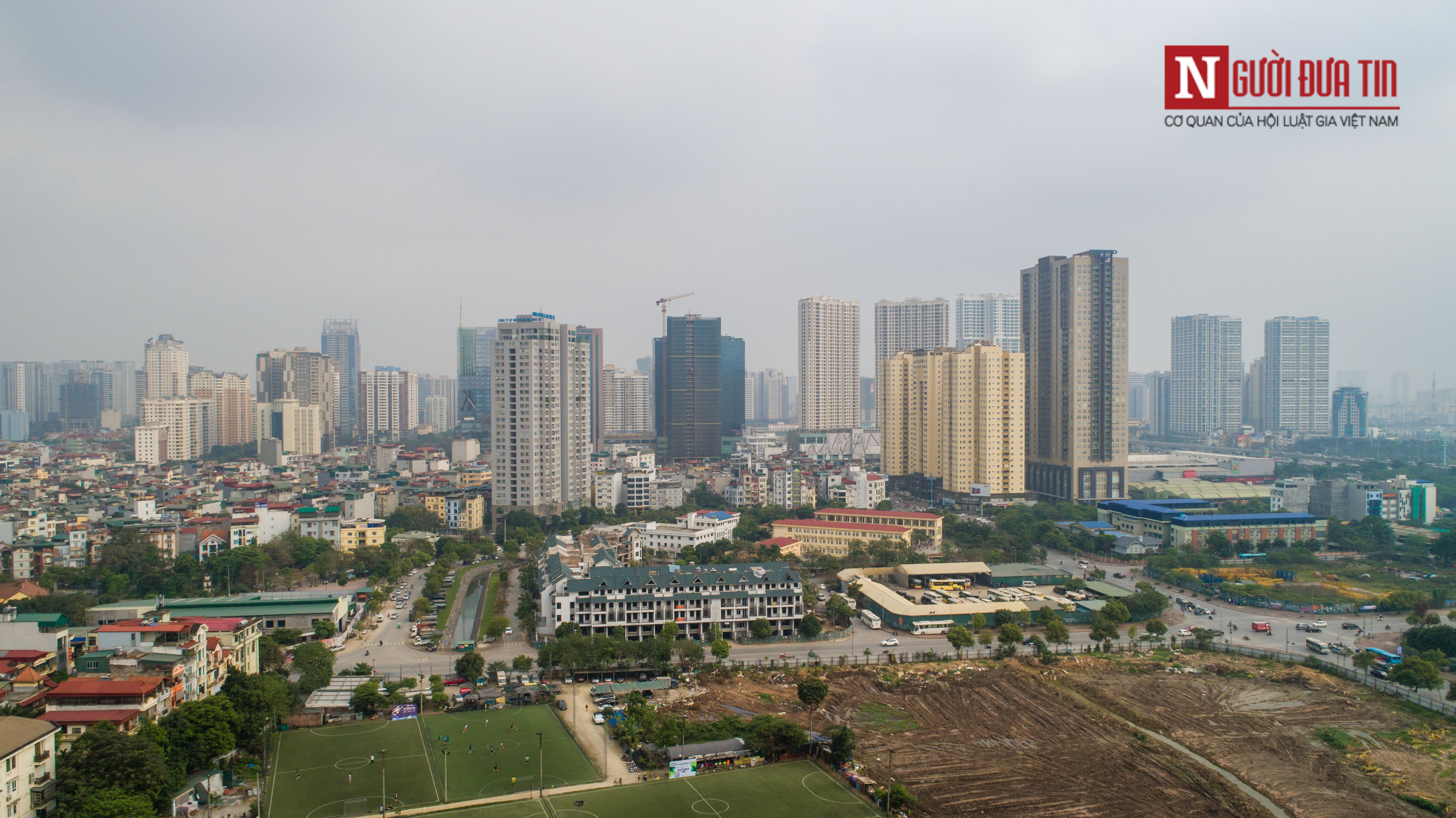 Bất động sản - Chùm ảnh: Chung cư cao tầng 'bóp ngạt' thành phố Hà Nội