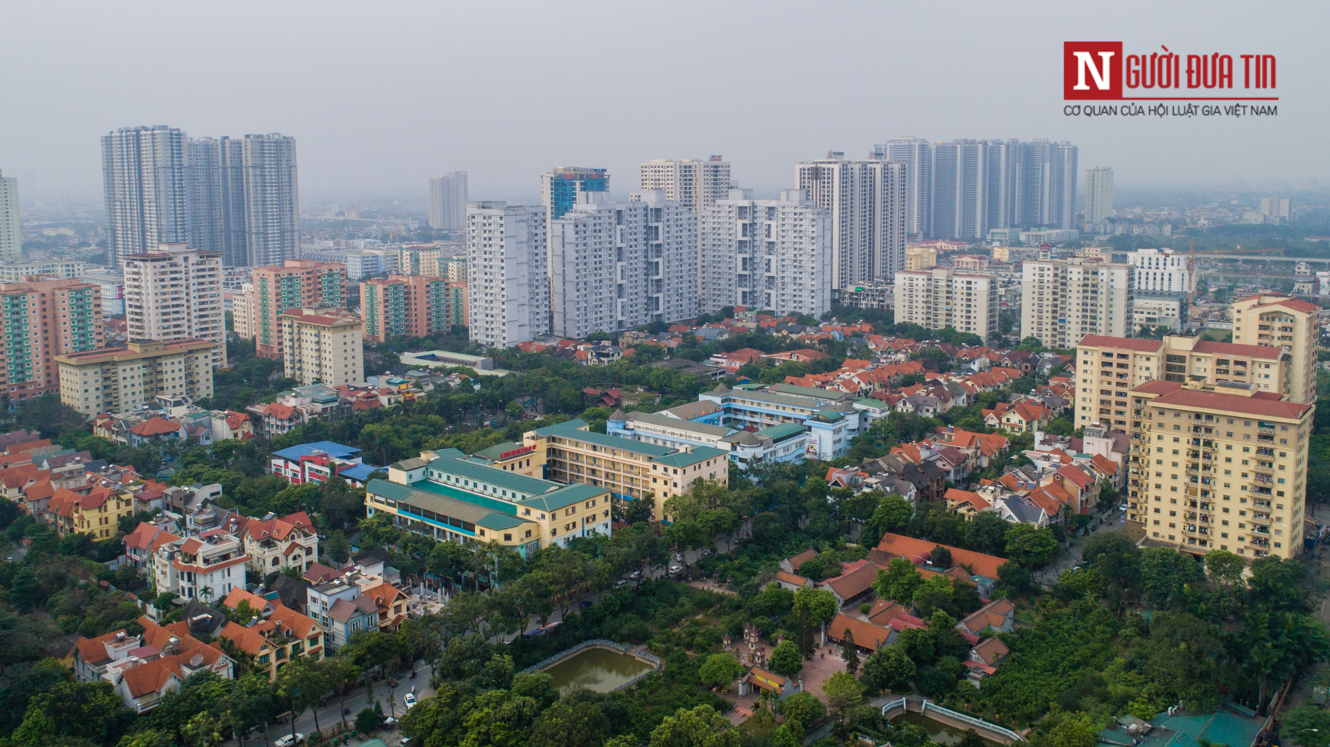 Bất động sản - Chùm ảnh: Chung cư cao tầng 'bóp ngạt' thành phố Hà Nội (Hình 7).