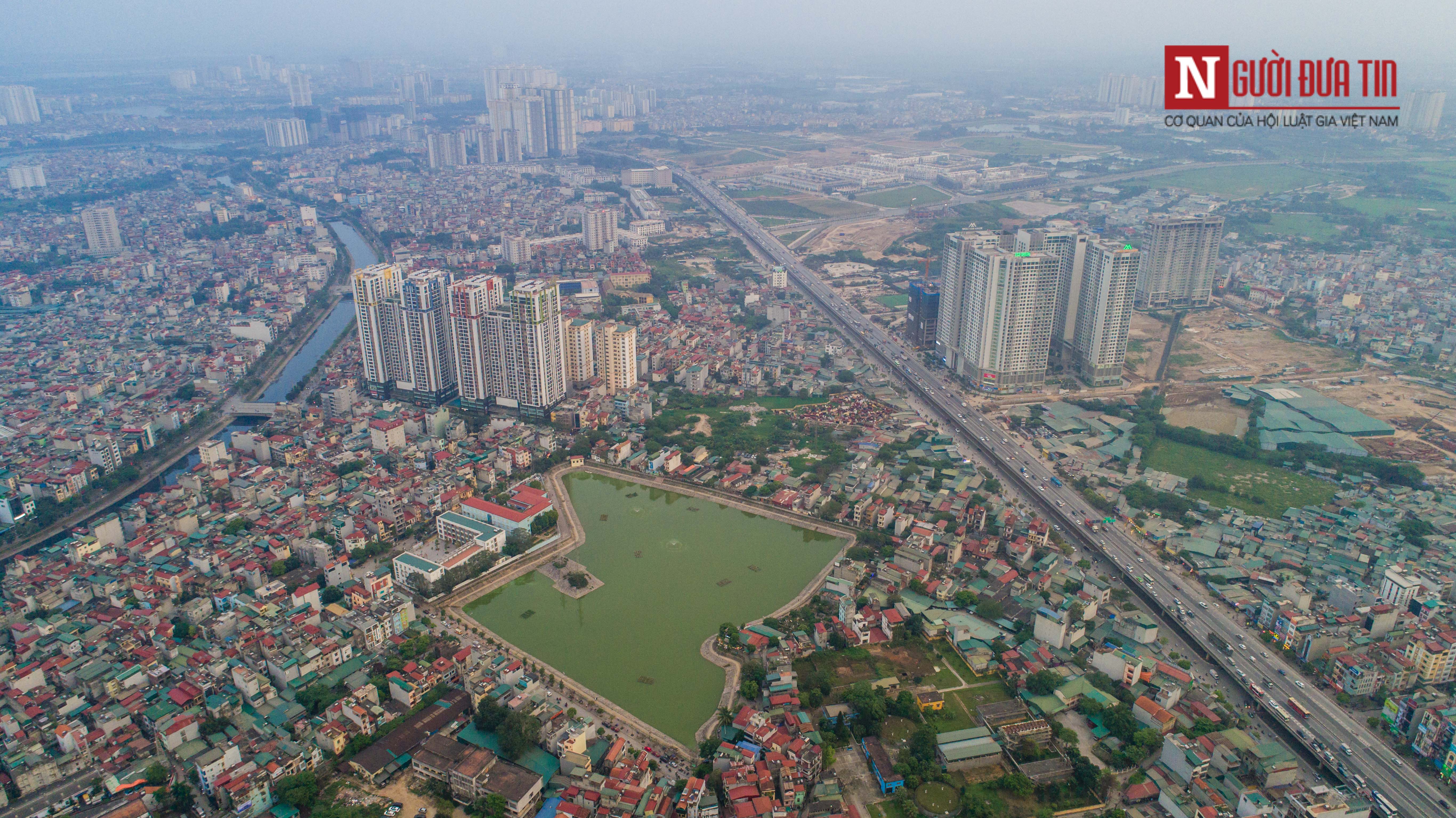 Bất động sản - Chùm ảnh: Chung cư cao tầng 'bóp ngạt' thành phố Hà Nội (Hình 11).