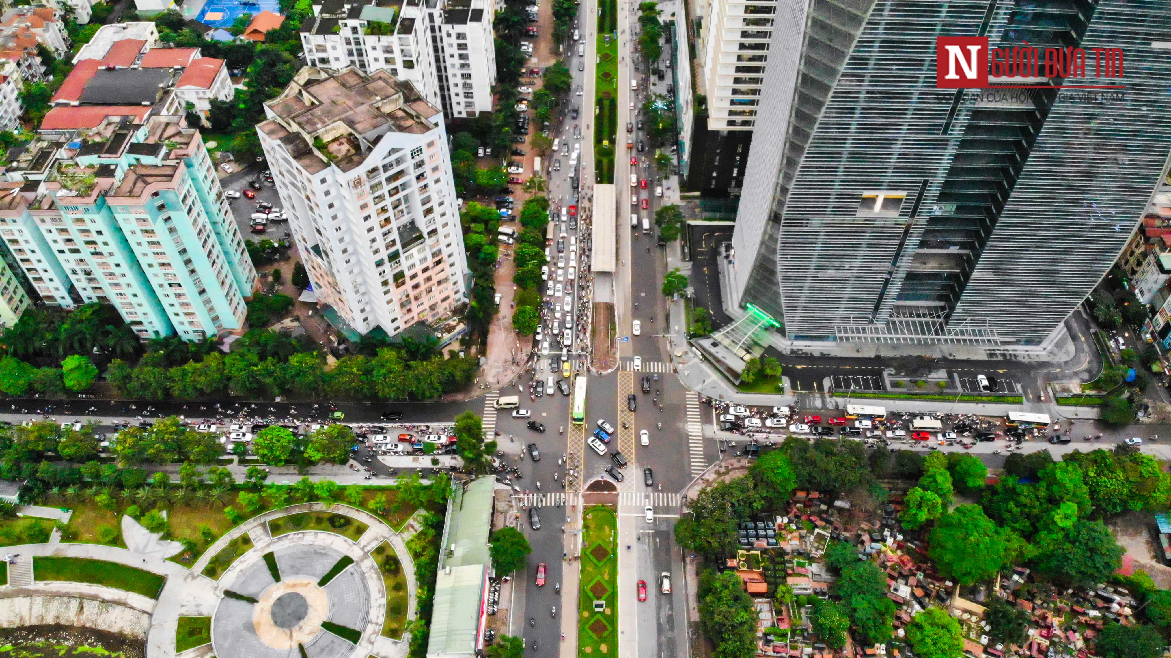 Bất động sản - Cận cảnh tuyến đường dài 2km cõng tới 40 toà nhà cao ốc tại Thủ đô (Hình 7).