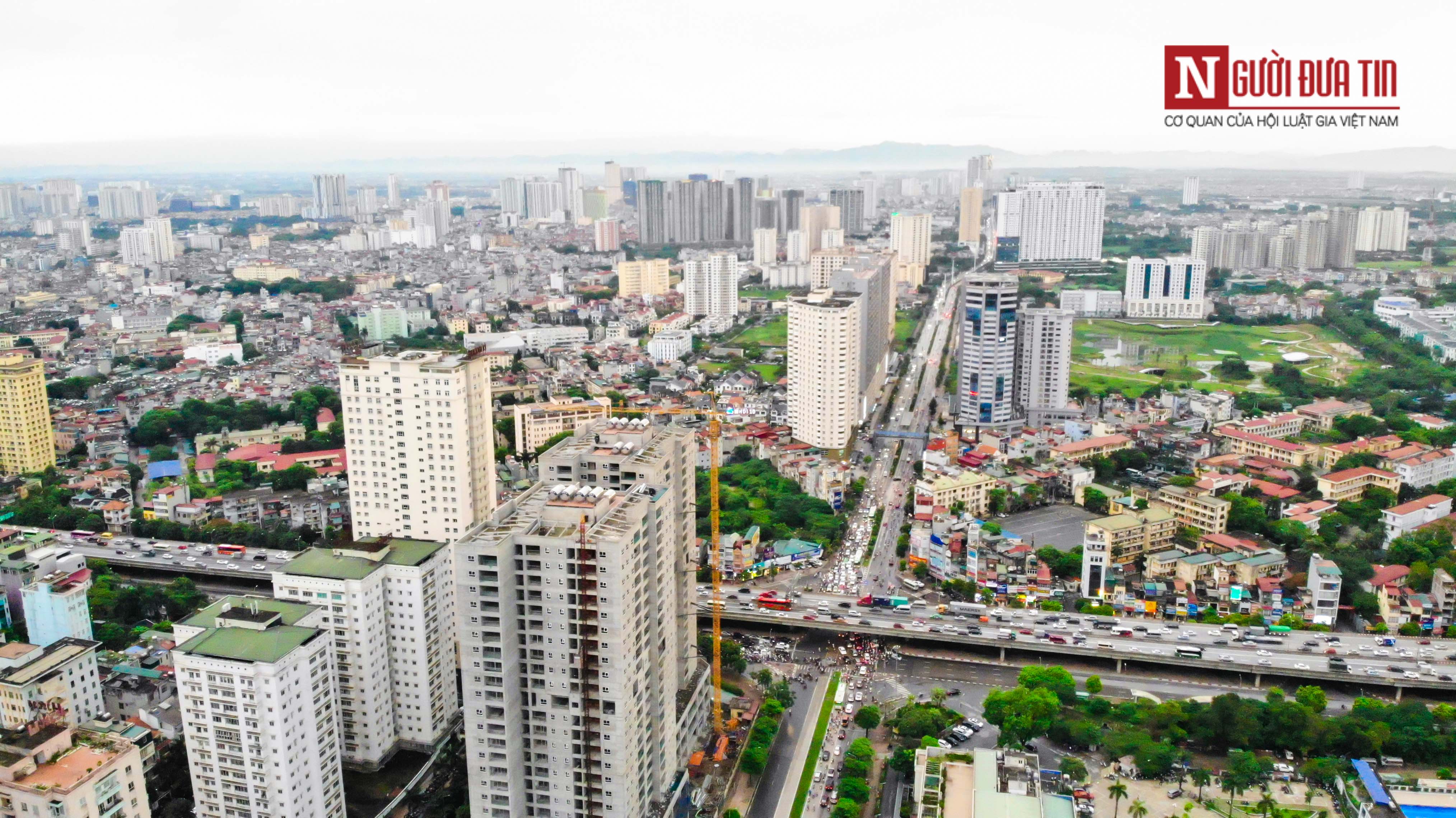 Bất động sản - Cận cảnh tuyến đường dài 2km cõng tới 40 toà nhà cao ốc tại Thủ đô