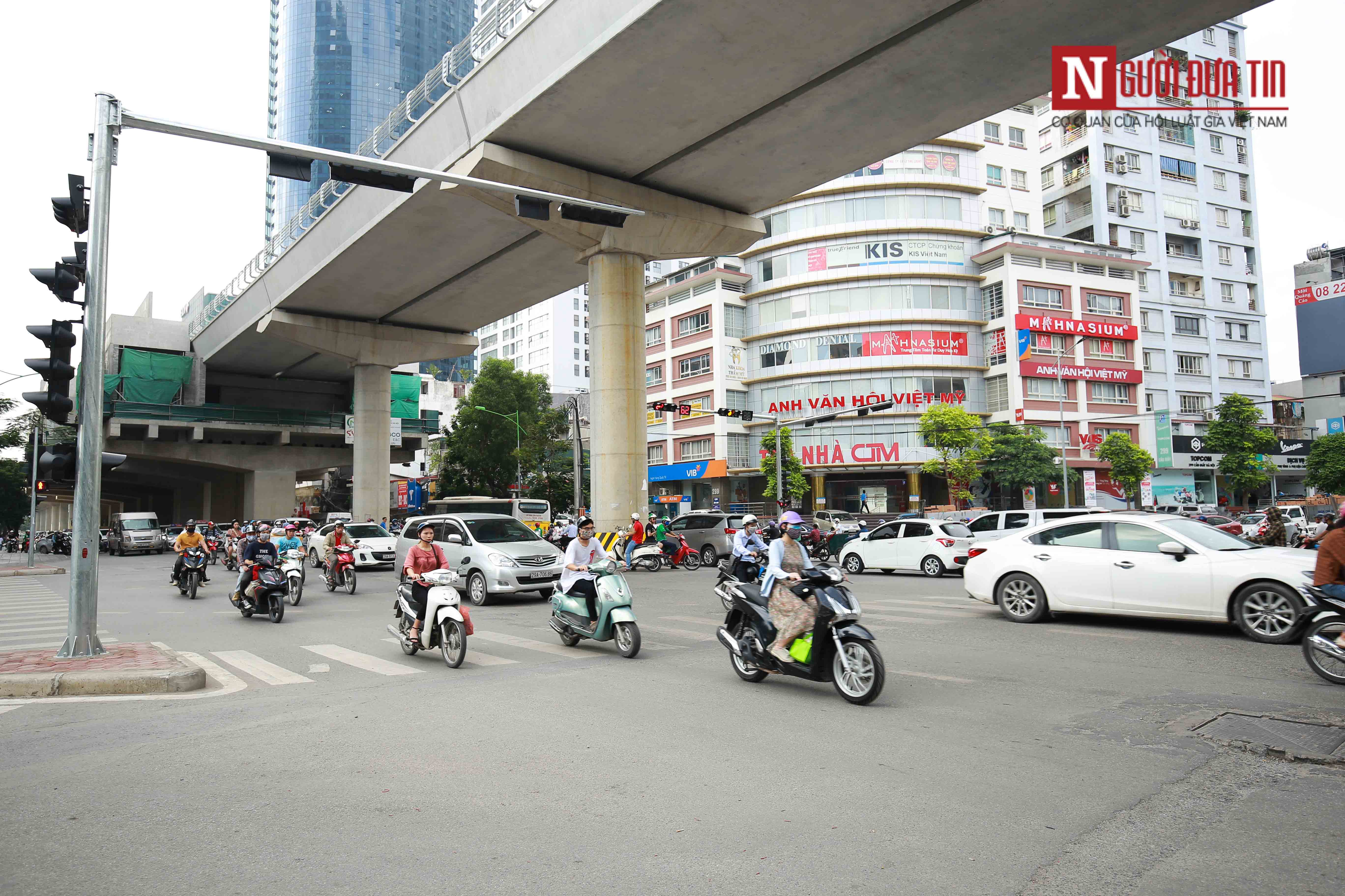 Tin nhanh - Hà Nội: Taxi ngang nhiên di chuyển trong đường cấm