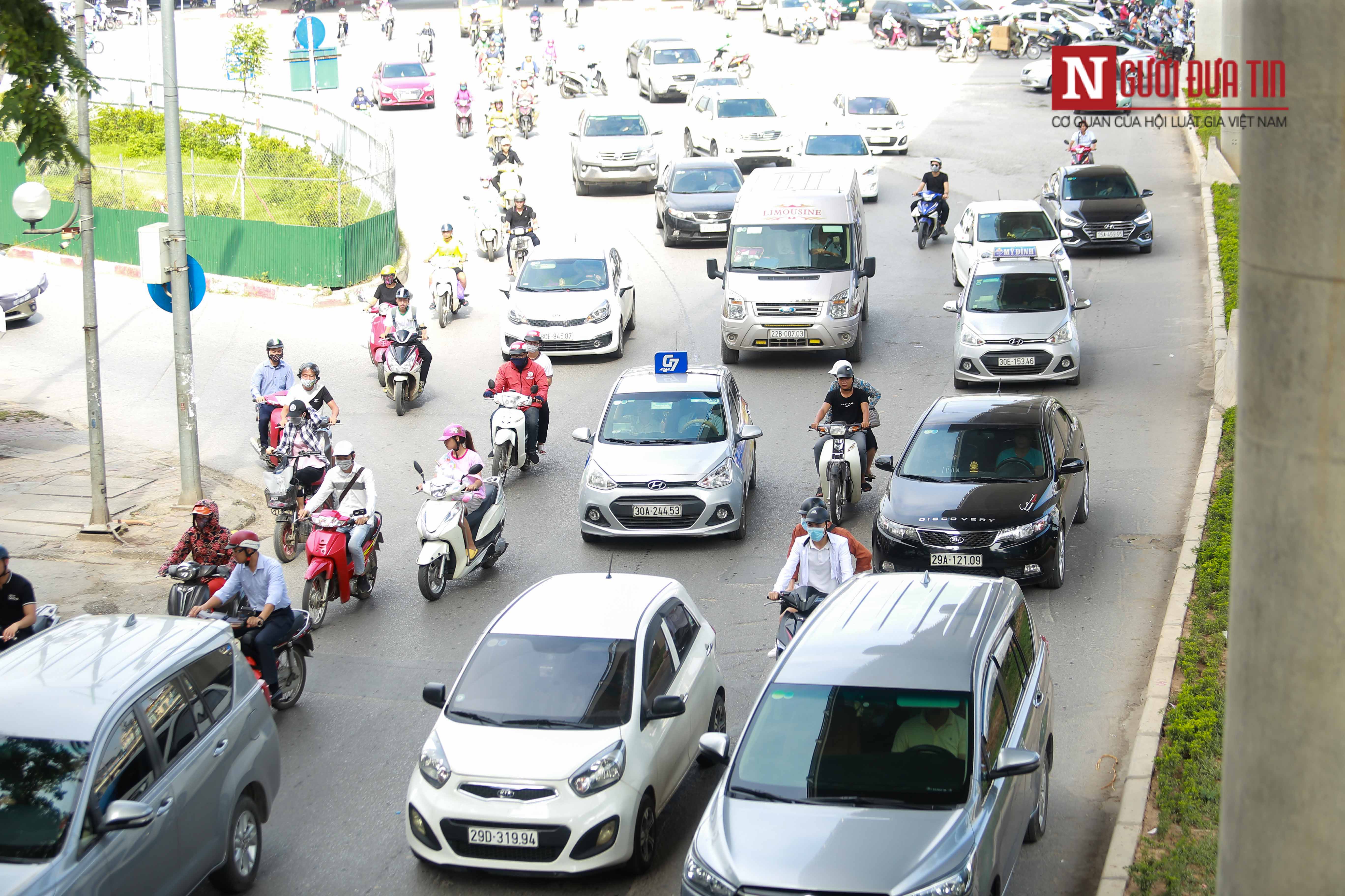 Tin nhanh - Hà Nội: Taxi ngang nhiên di chuyển trong đường cấm (Hình 10).