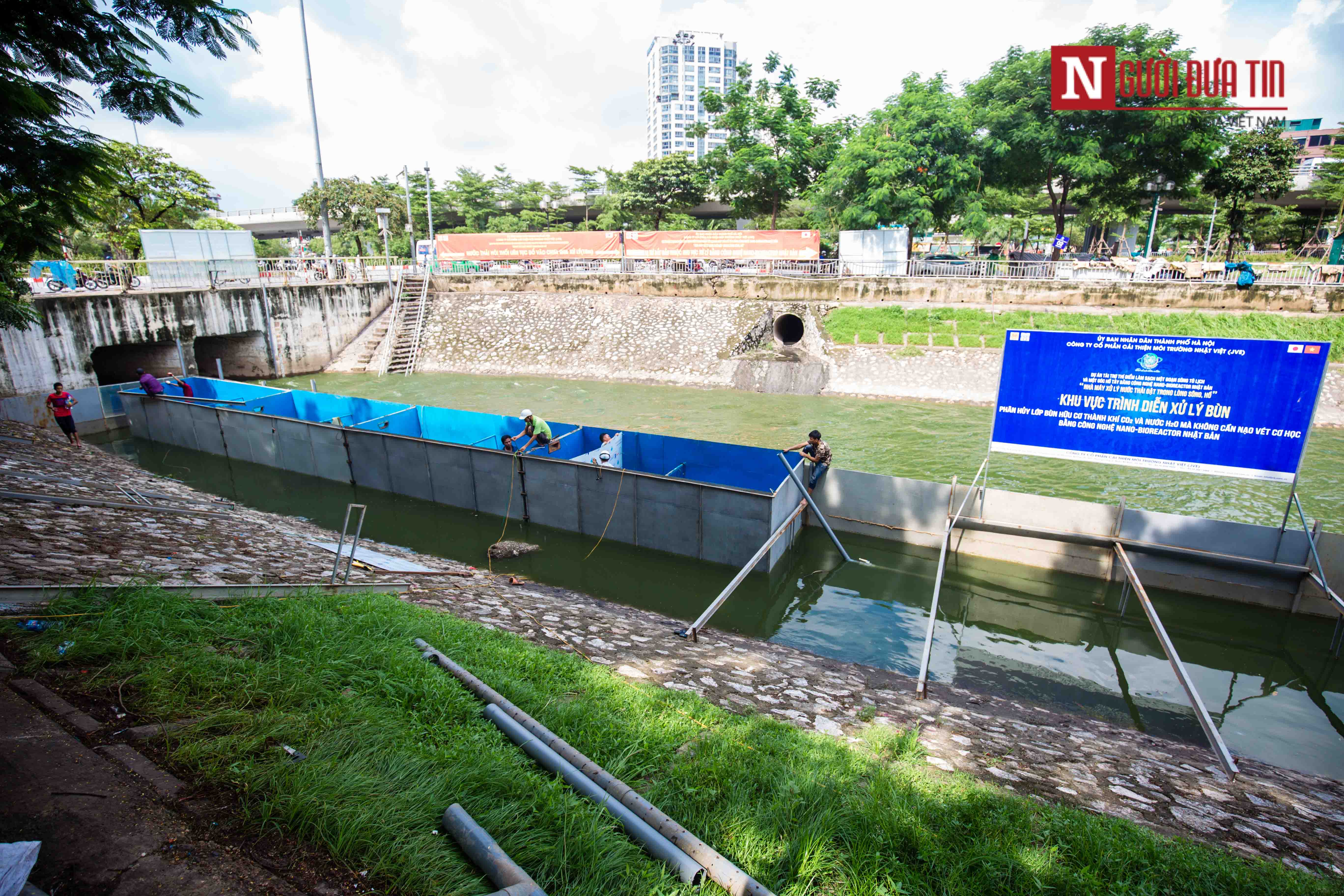 Môi trường - Cận cảnh khu trình diễn xử lý nước sông Tô Lịch bằng công nghệ của Nhật Bản có thể dùng để tắm rửa (Hình 2).