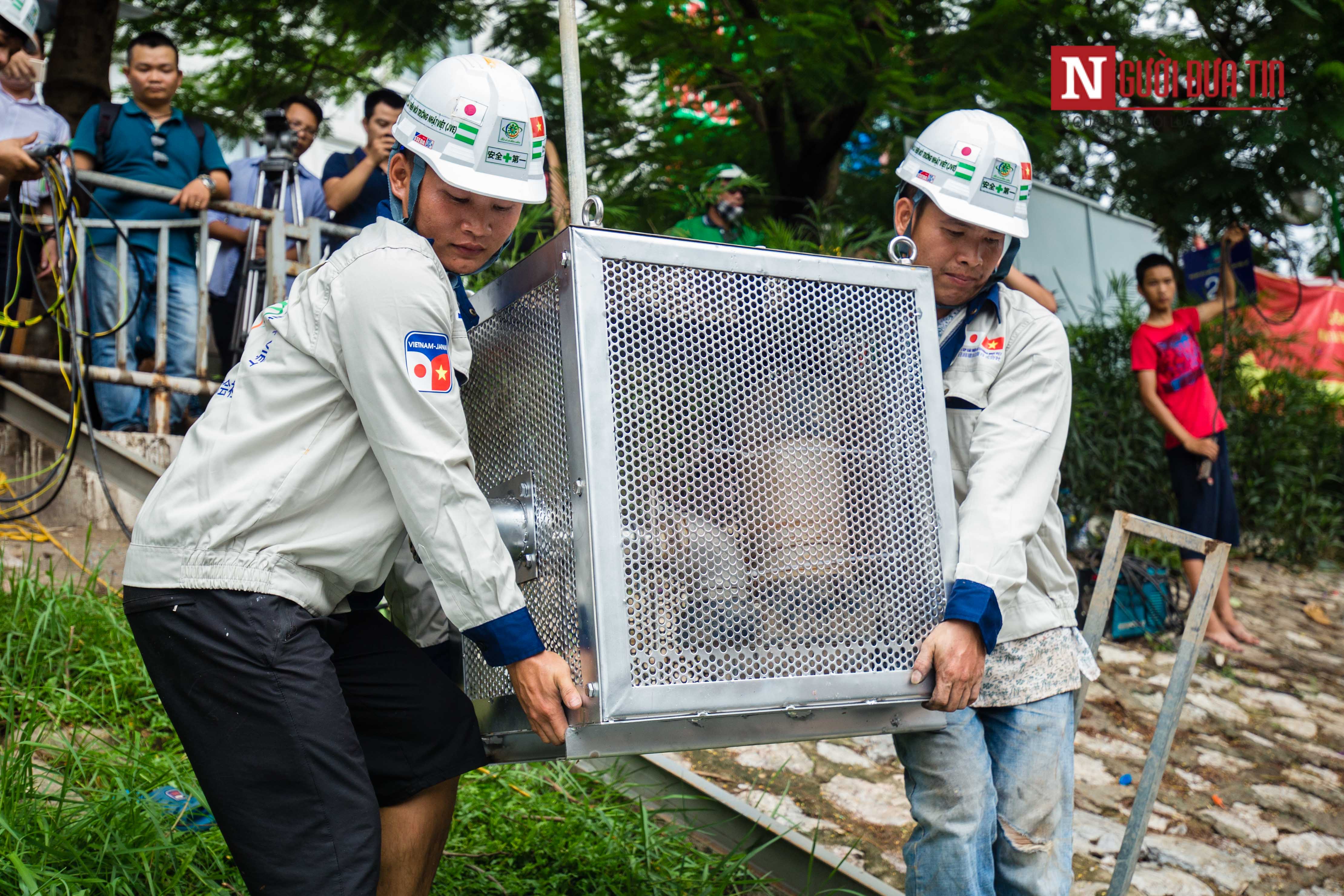 Môi trường - Cận cảnh khu trình diễn xử lý nước sông Tô Lịch bằng công nghệ của Nhật Bản có thể dùng để tắm rửa (Hình 9).