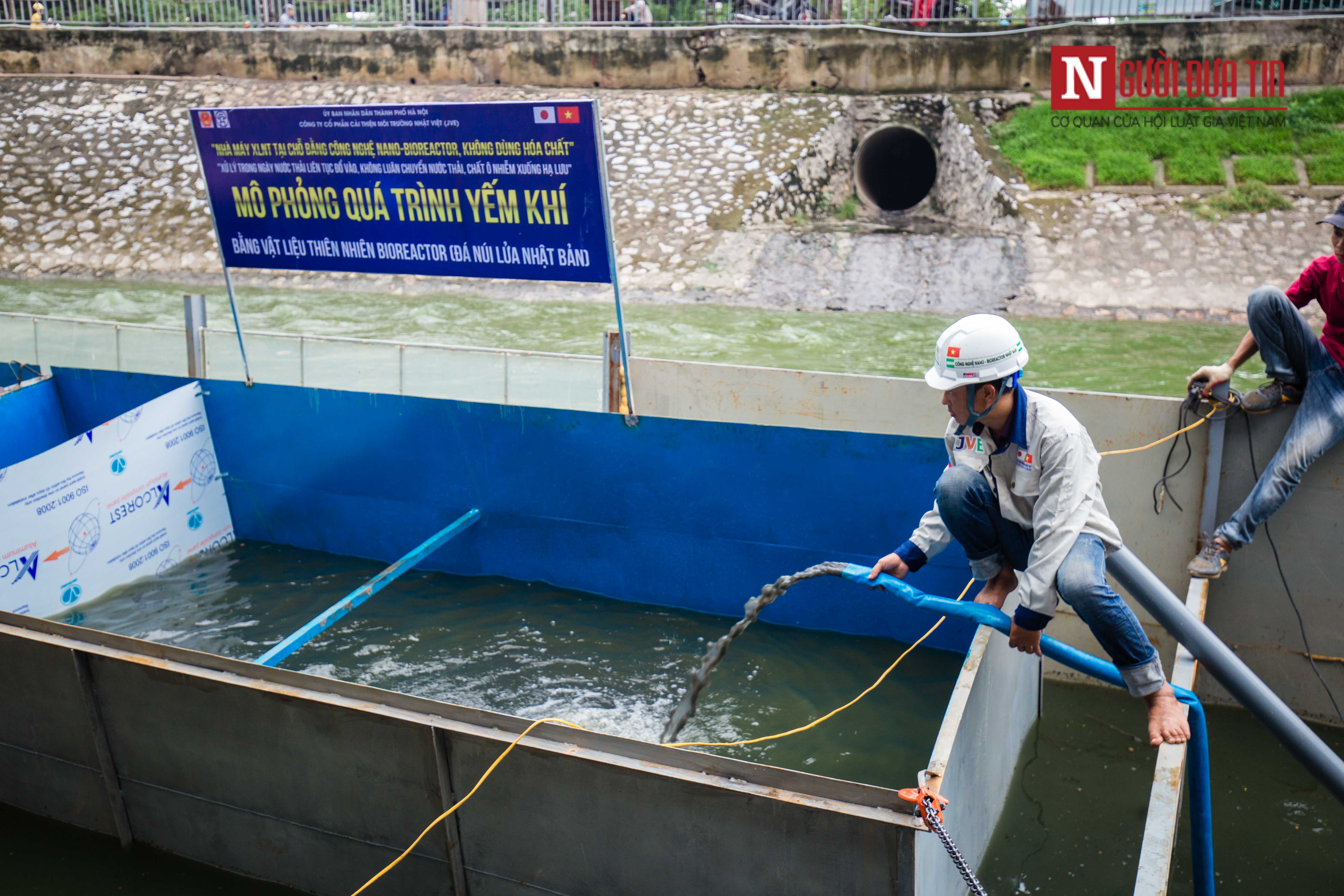 Môi trường - Cận cảnh khu trình diễn xử lý nước sông Tô Lịch bằng công nghệ của Nhật Bản có thể dùng để tắm rửa (Hình 7).