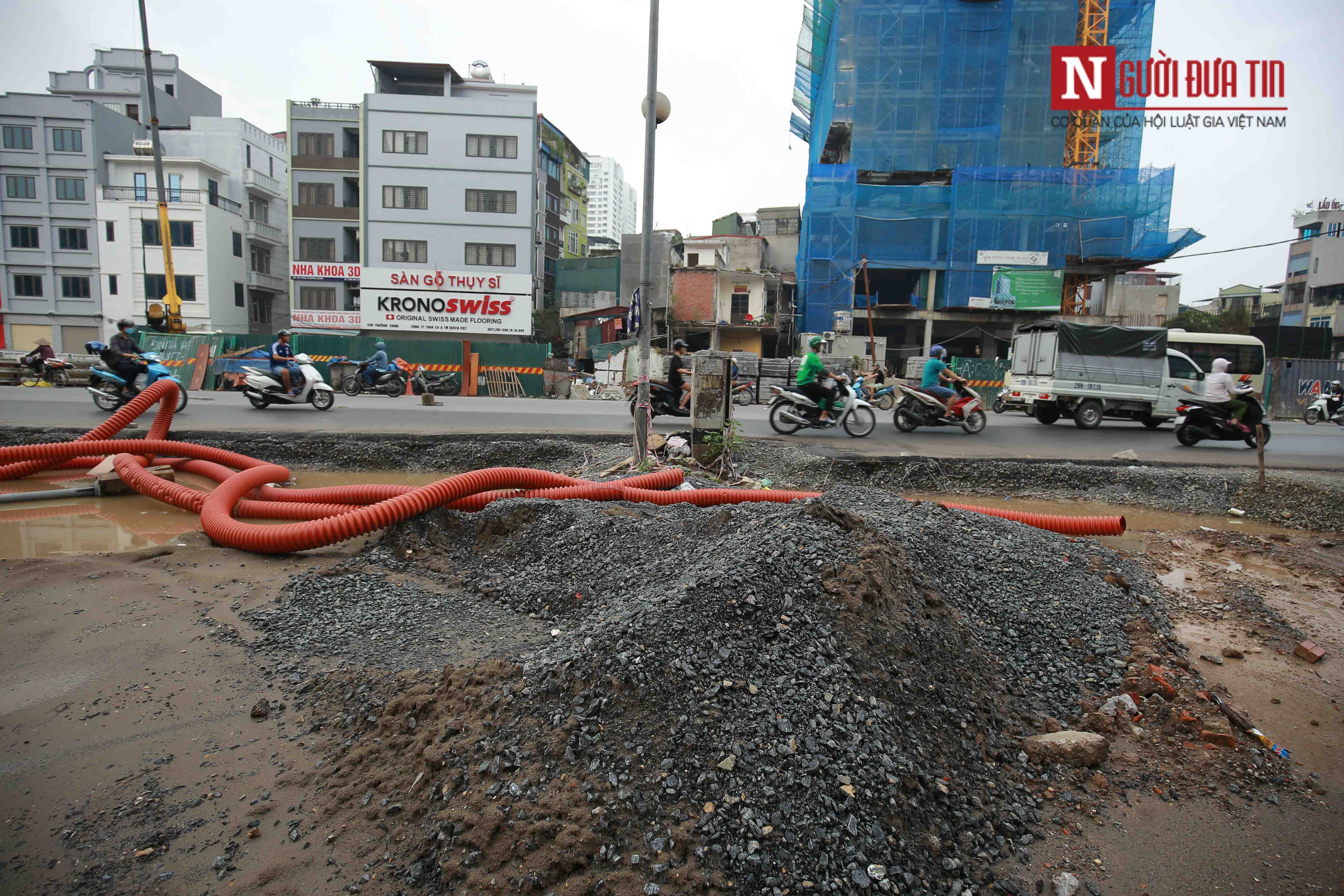 Tin nhanh - Toàn cảnh đại công trường ngổn ngang, chậm tiến độ trên đường Trường Chinh (Hình 7).