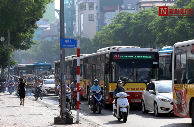 Tin nhanh - Chùm ảnh: 4 tuyến đường dự kiến có làn riêng cho xe buýt tại Hà Nội (Hình 7).