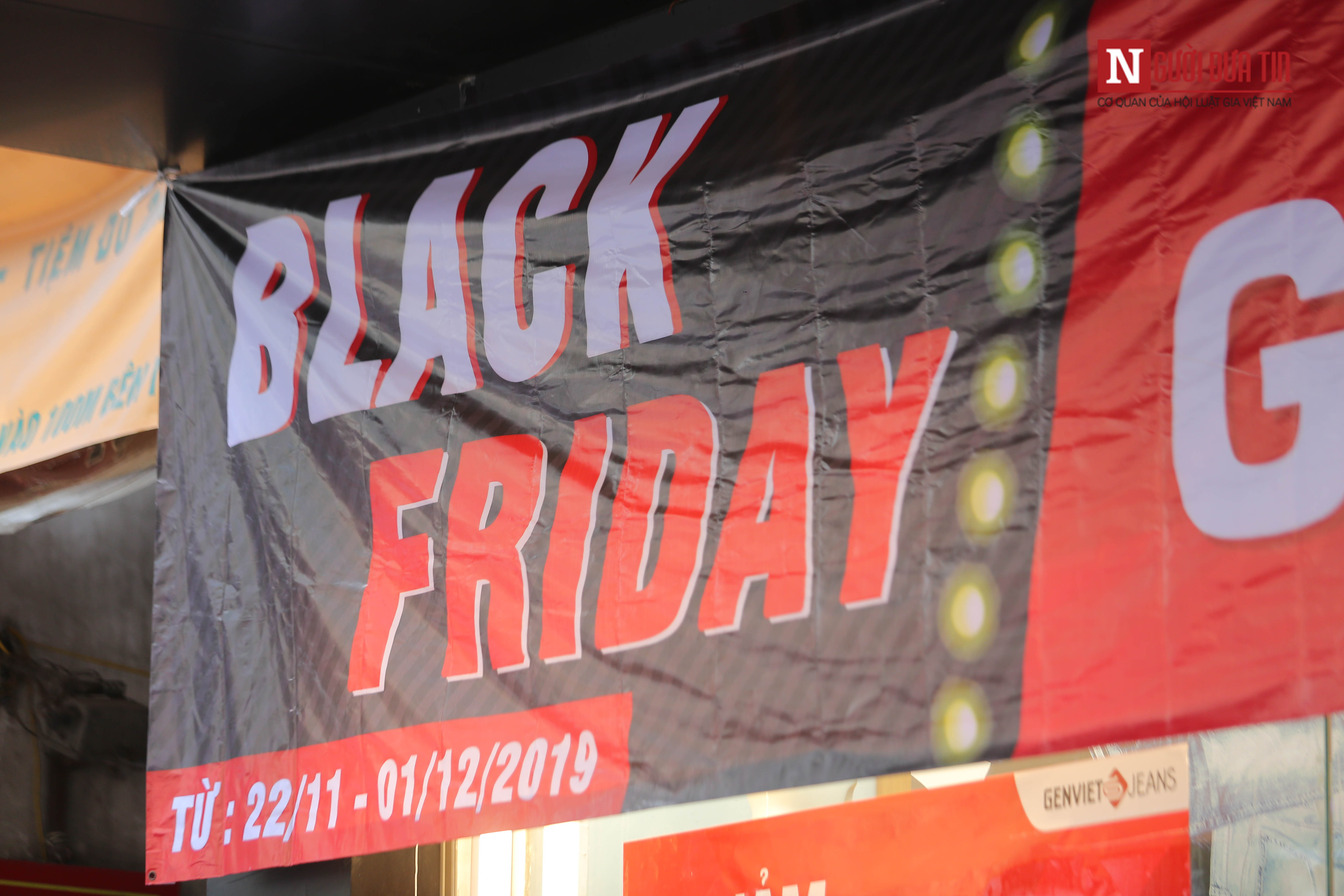 Tiêu dùng & Dư luận - Ngày Black Friday, nơi đông nghịt tắc đường, chốn đìu hiu như chợ chiều: Chỉ là chiêu trò hình thức? (Hình 16).