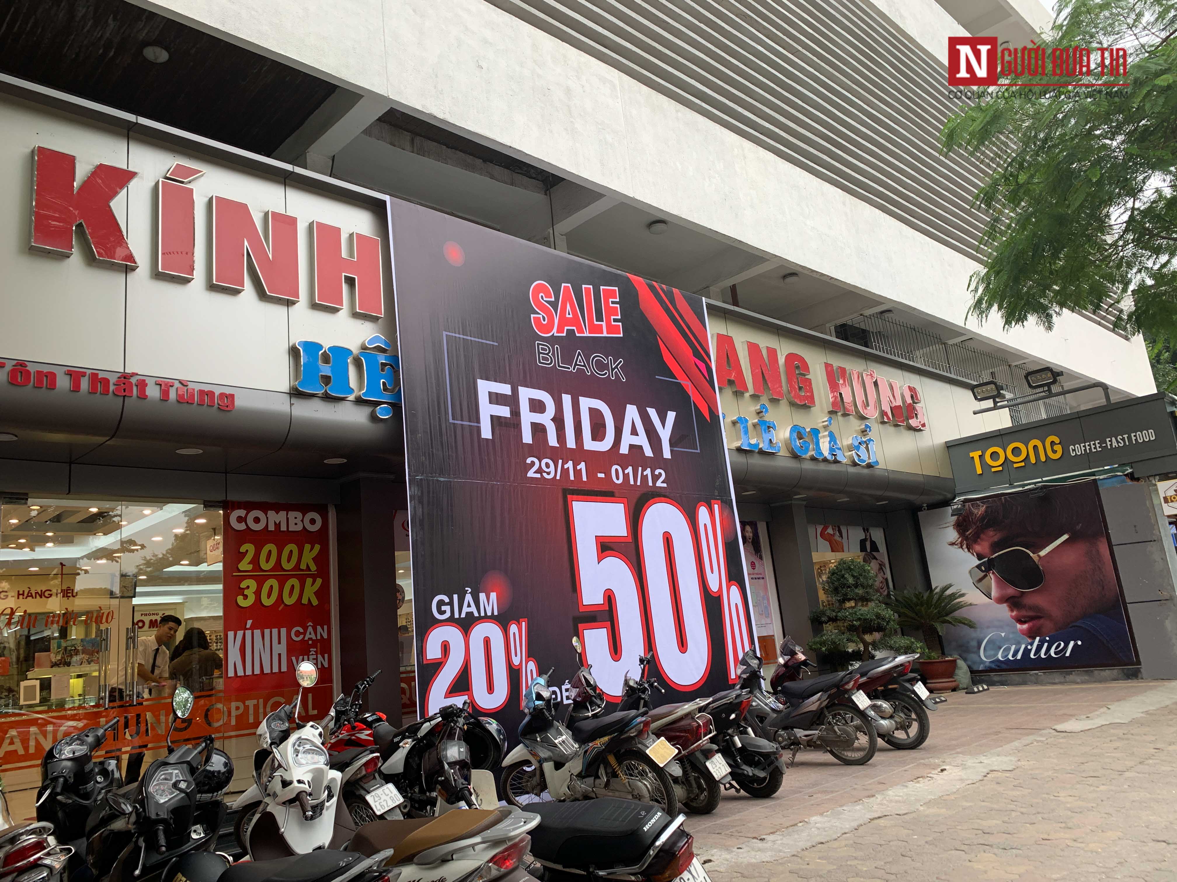 Tiêu dùng & Dư luận - Ngày Black Friday, nơi đông nghịt tắc đường, chốn đìu hiu như chợ chiều: Chỉ là chiêu trò hình thức? (Hình 15).