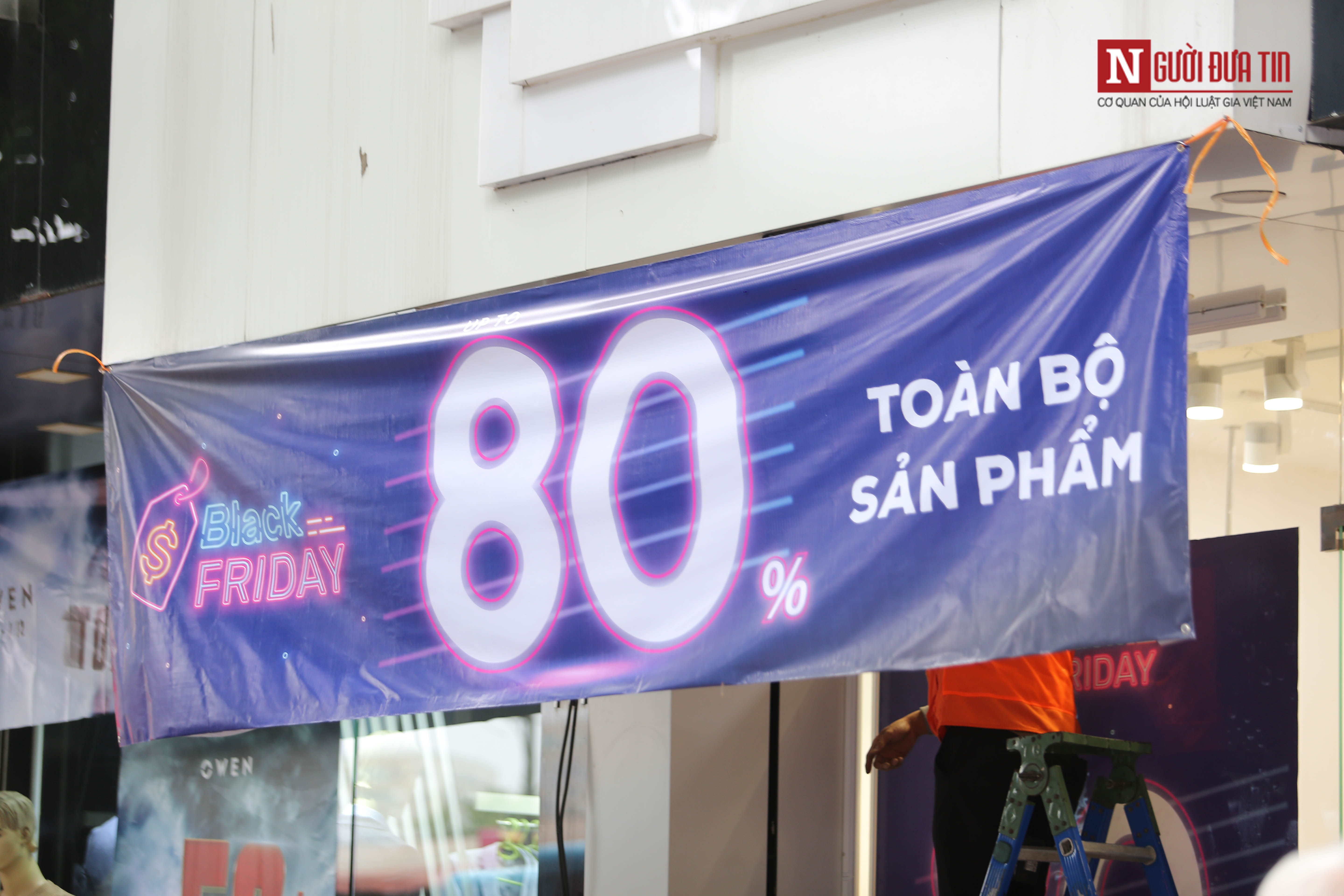 Tiêu dùng & Dư luận - Ngày Black Friday, nơi đông nghịt tắc đường, chốn đìu hiu như chợ chiều: Chỉ là chiêu trò hình thức? (Hình 9).